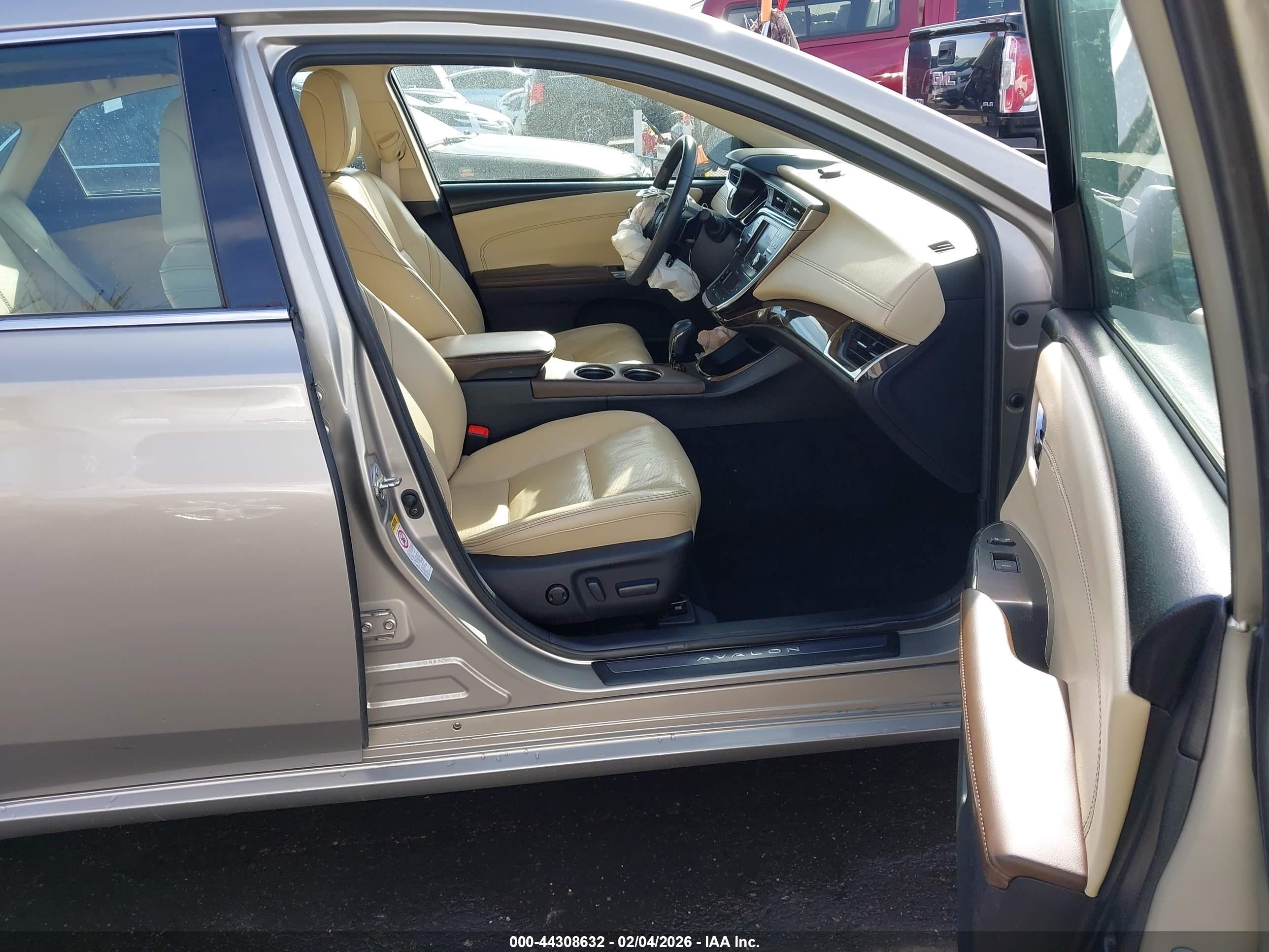 TOYOTA AVALON image 5