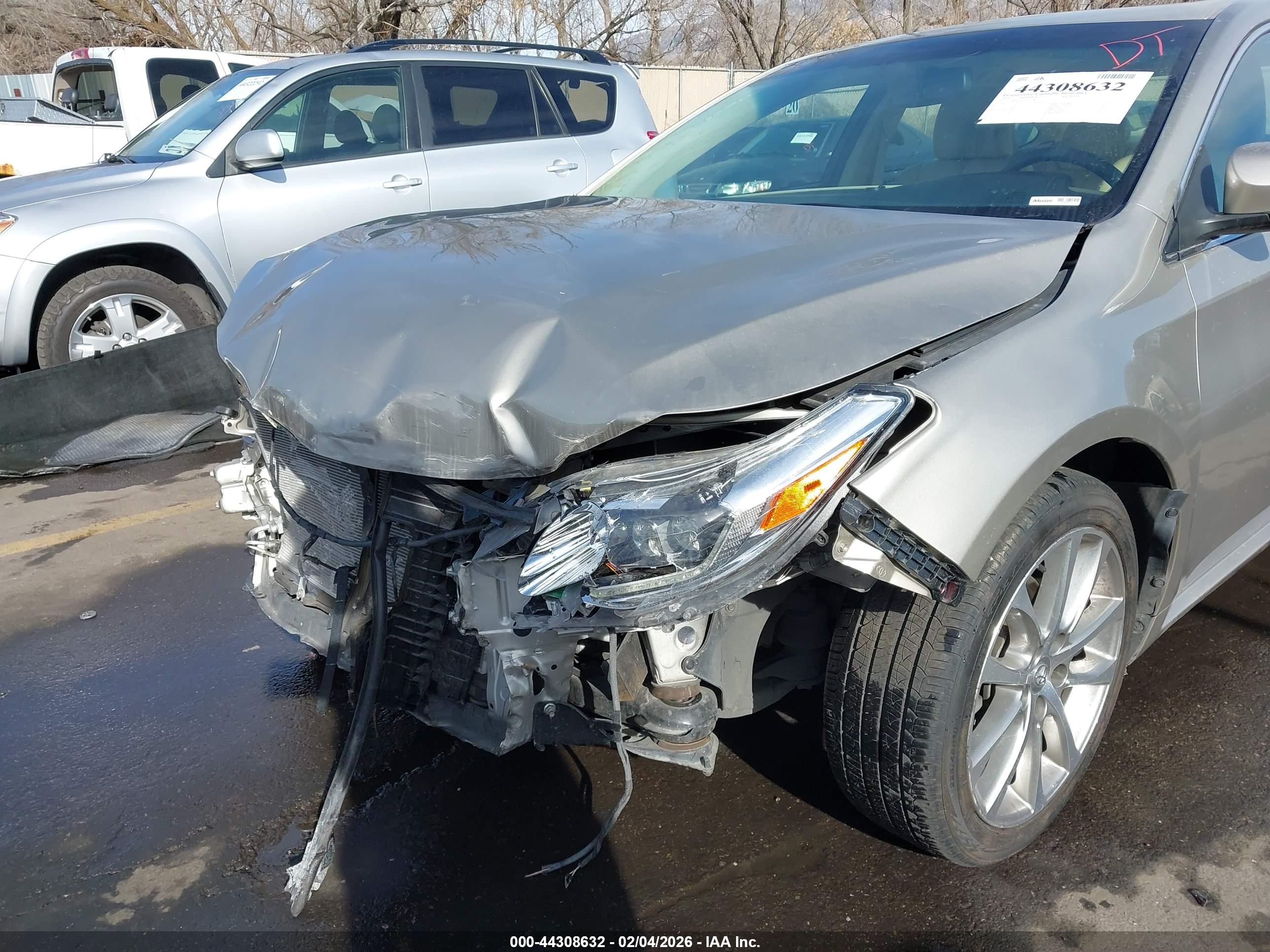 TOYOTA AVALON image 6
