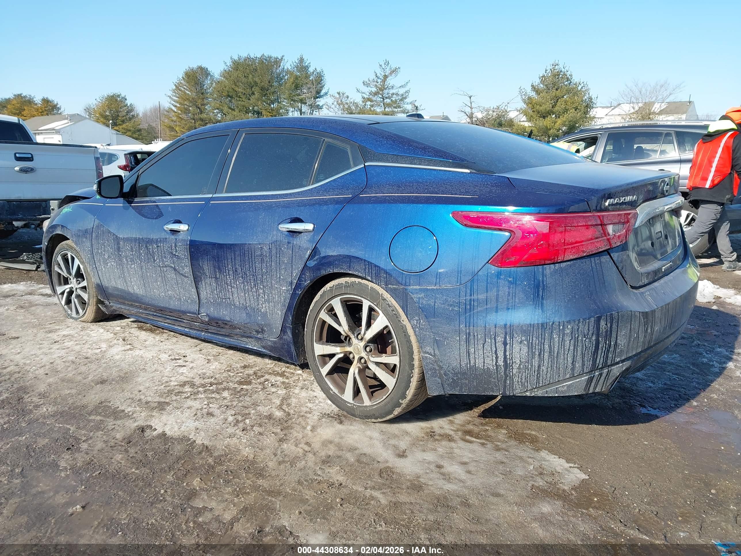 NISSAN MAXIMA image 3