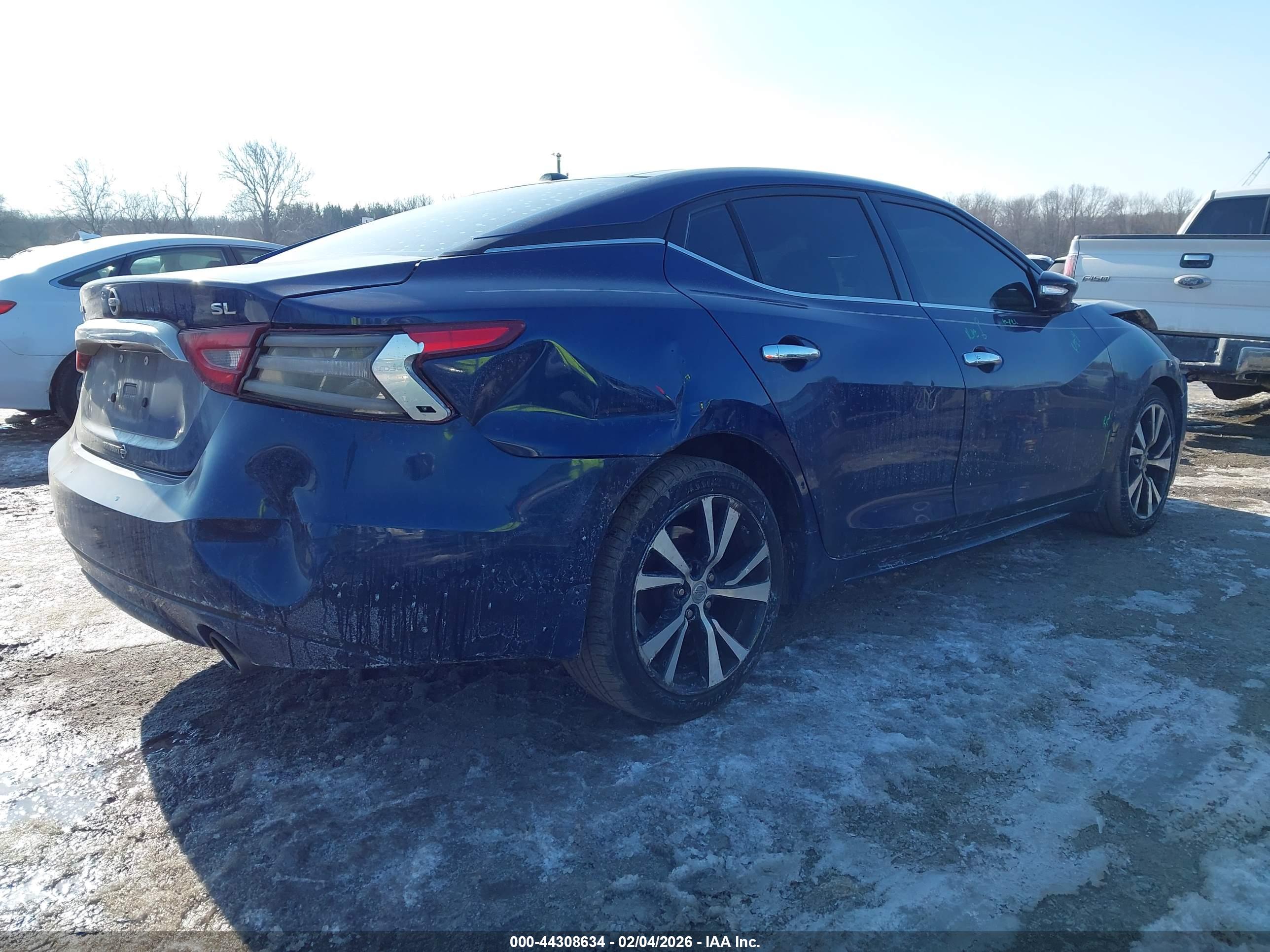 NISSAN MAXIMA image 4