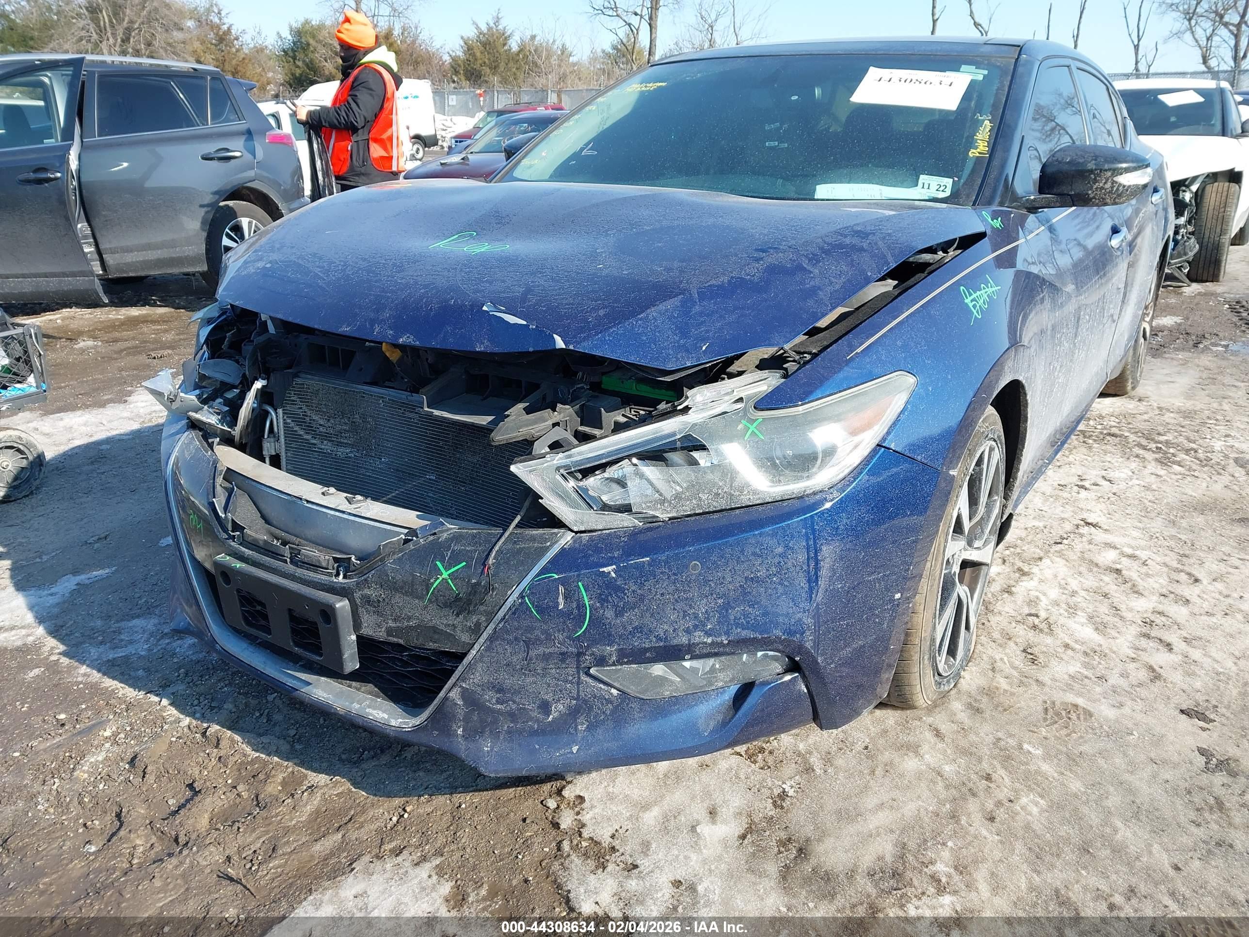 NISSAN MAXIMA image 6