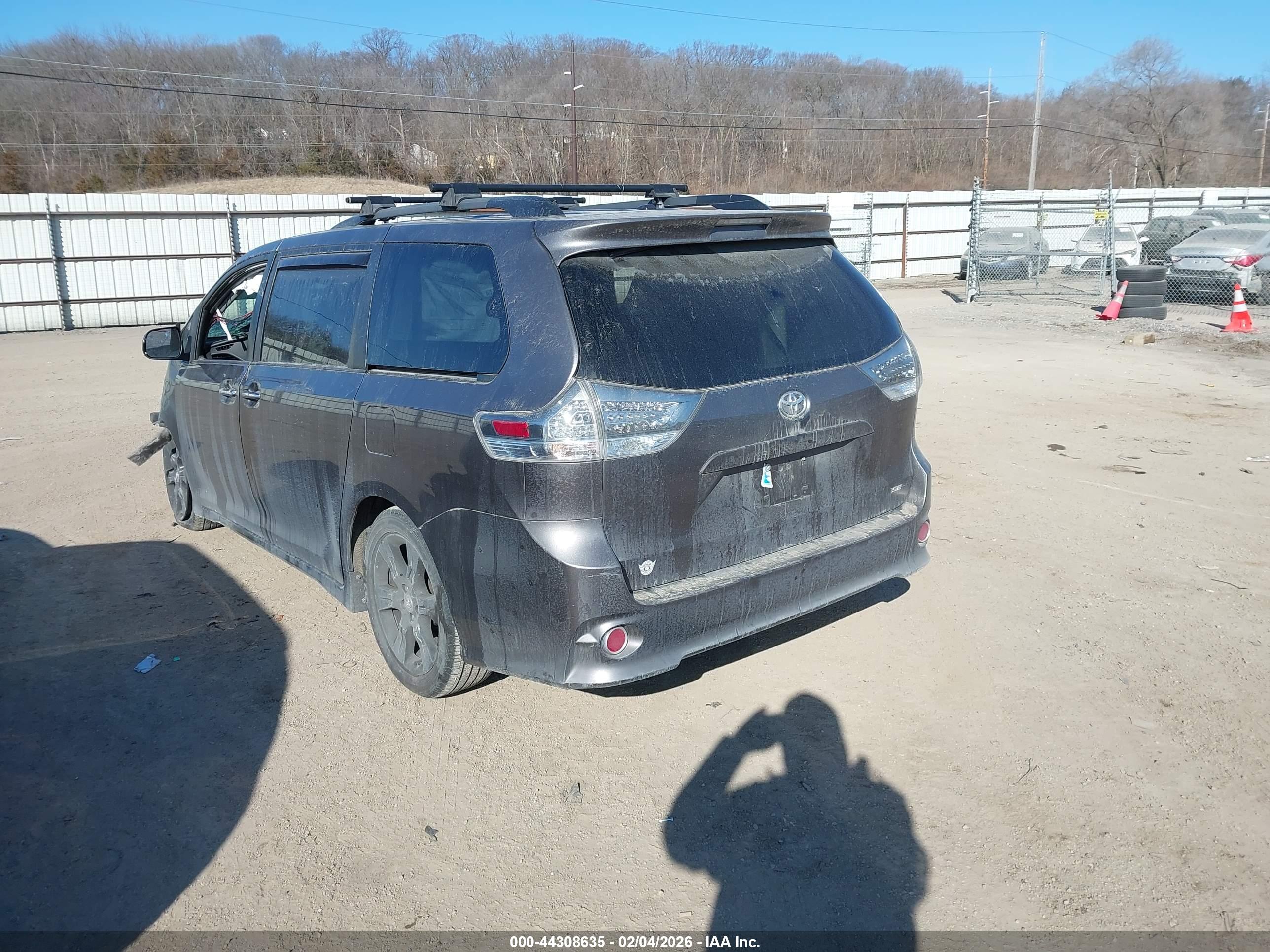 TOYOTA SIENNA image 3