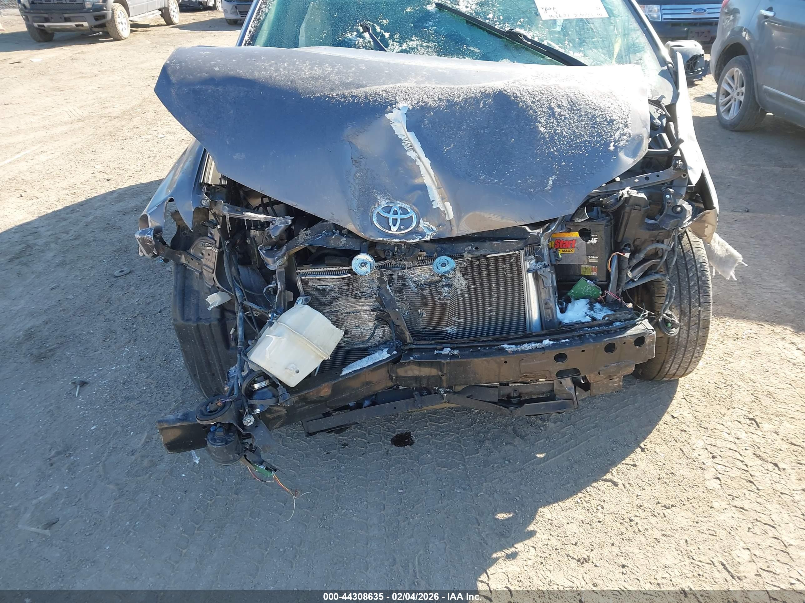 TOYOTA SIENNA image 6