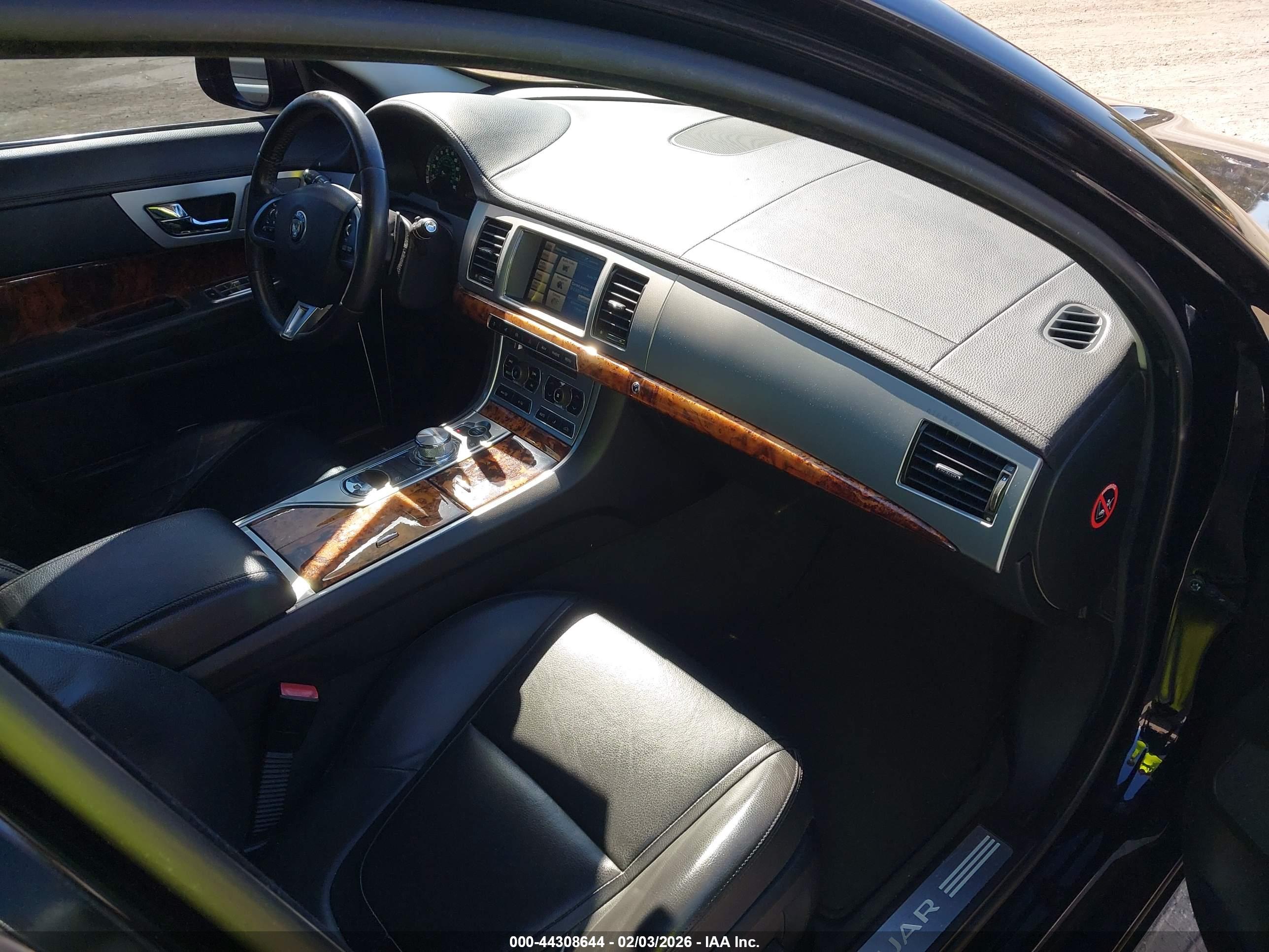 JAGUAR XF image 5