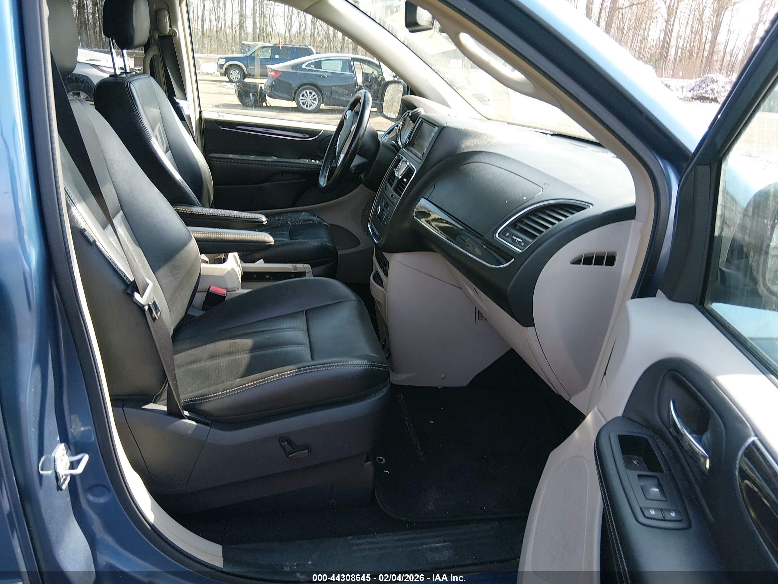 CHRYSLER TOWN image 5