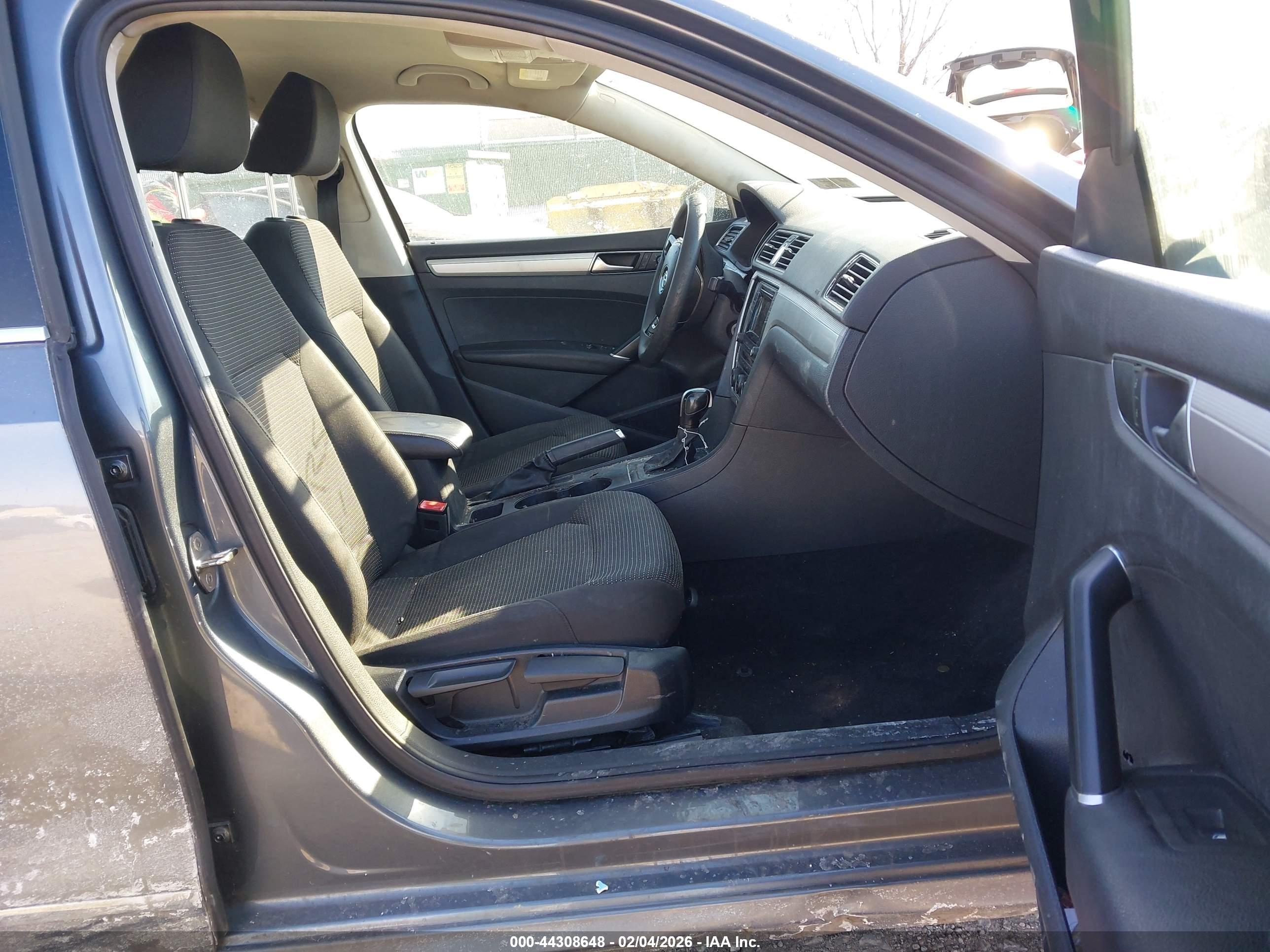 VOLKSWAGEN PASSAT image 5