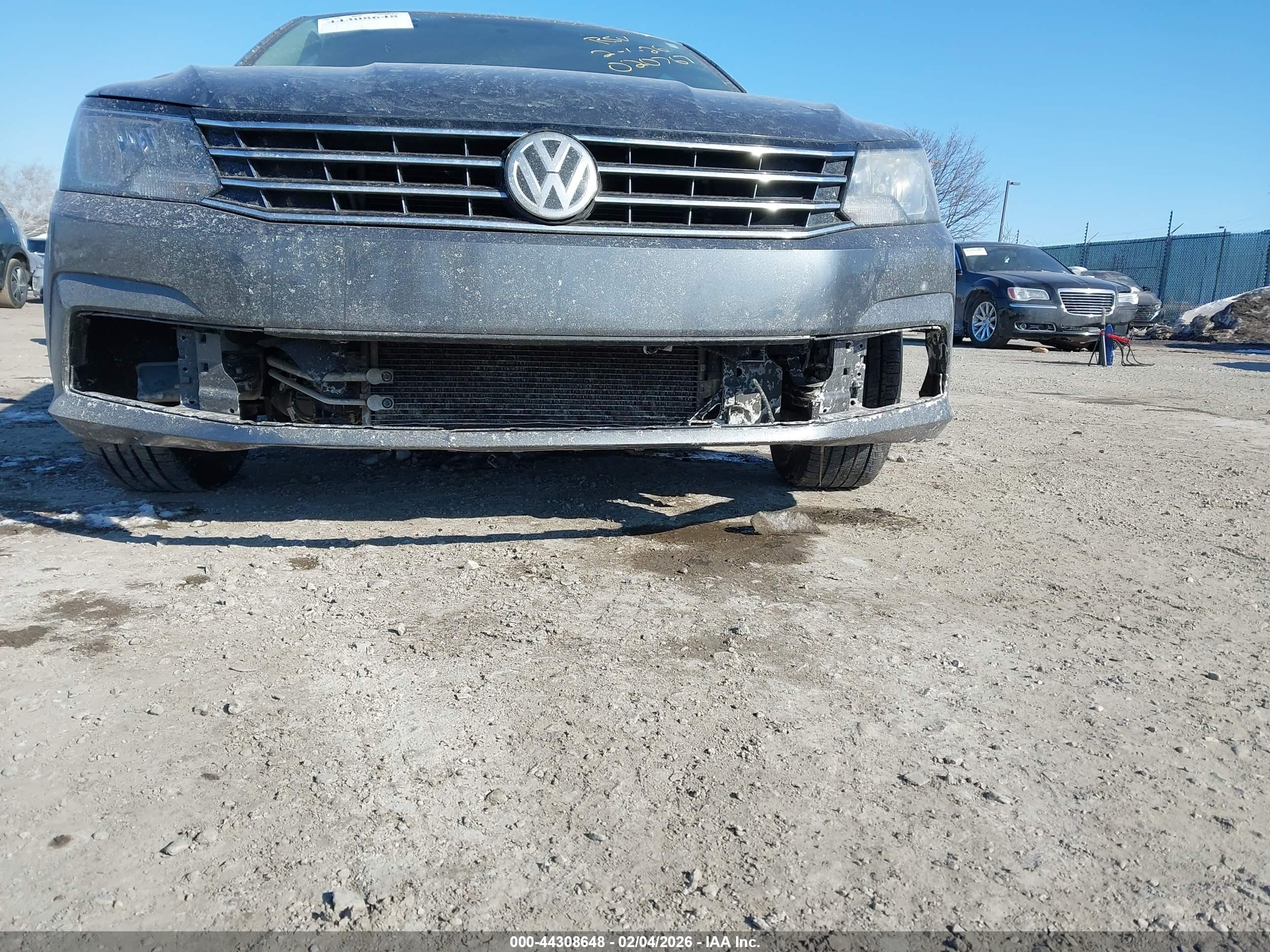 VOLKSWAGEN PASSAT image 6