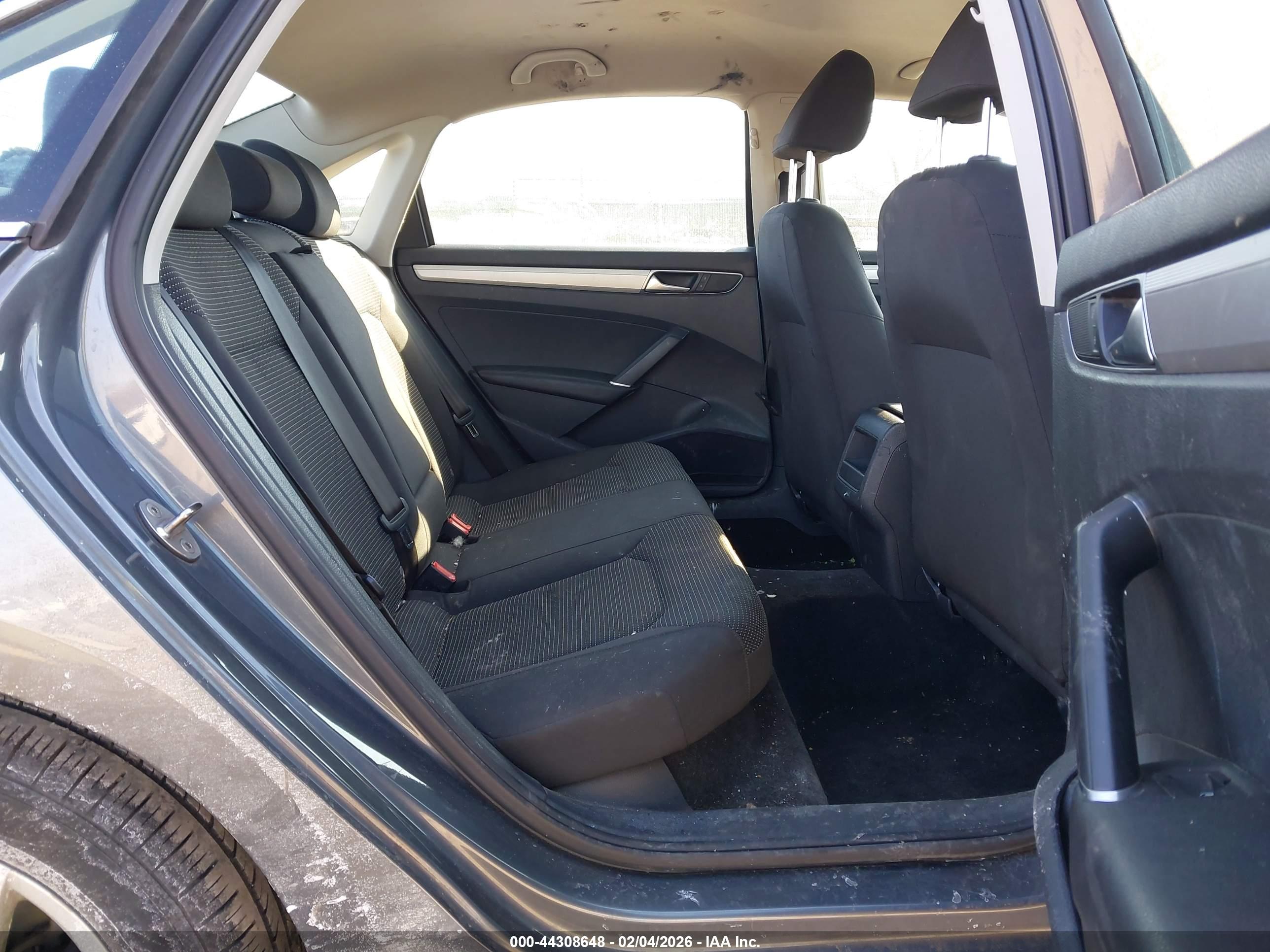 VOLKSWAGEN PASSAT image 8