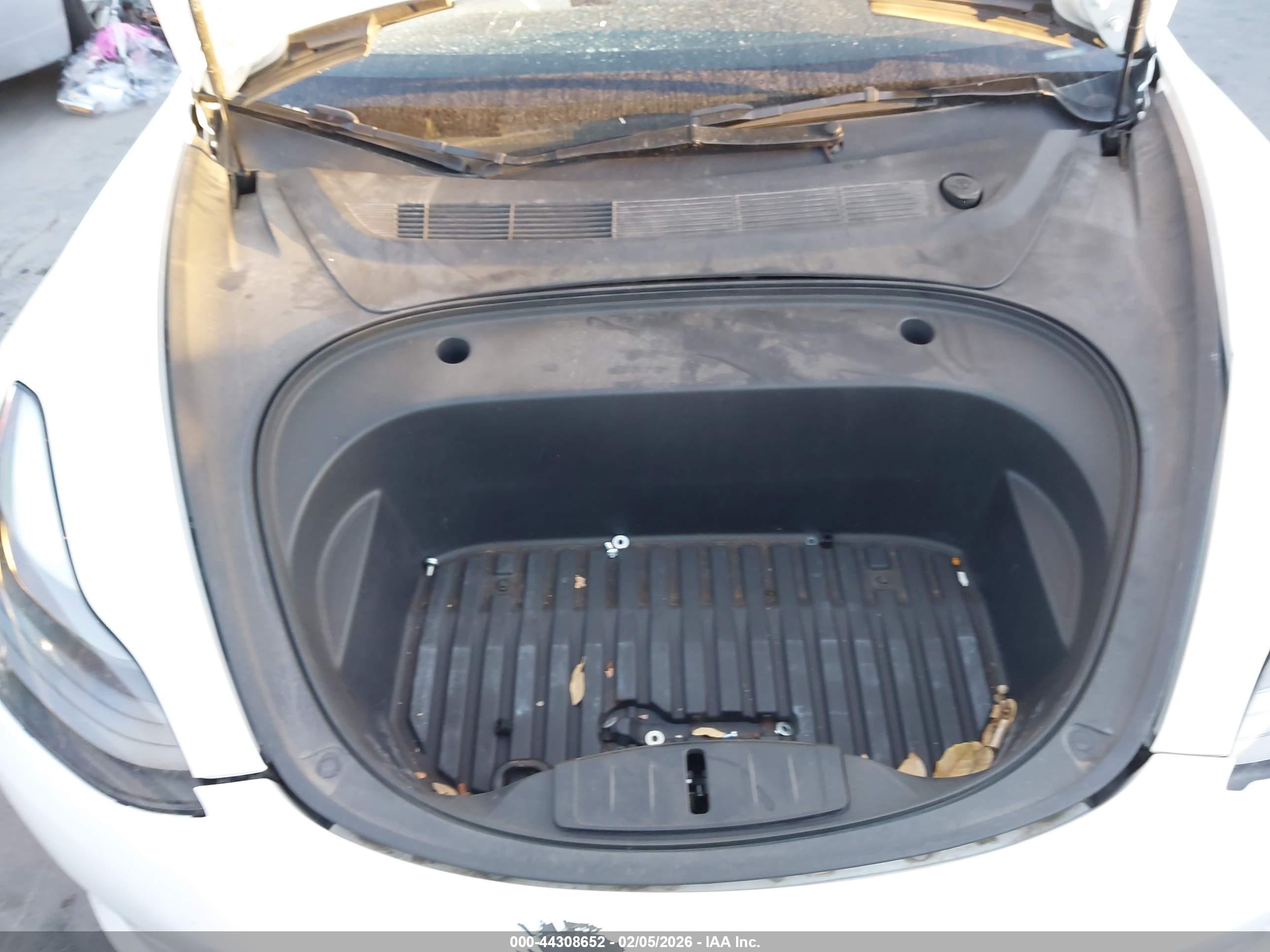 TESLA MODEL image 10