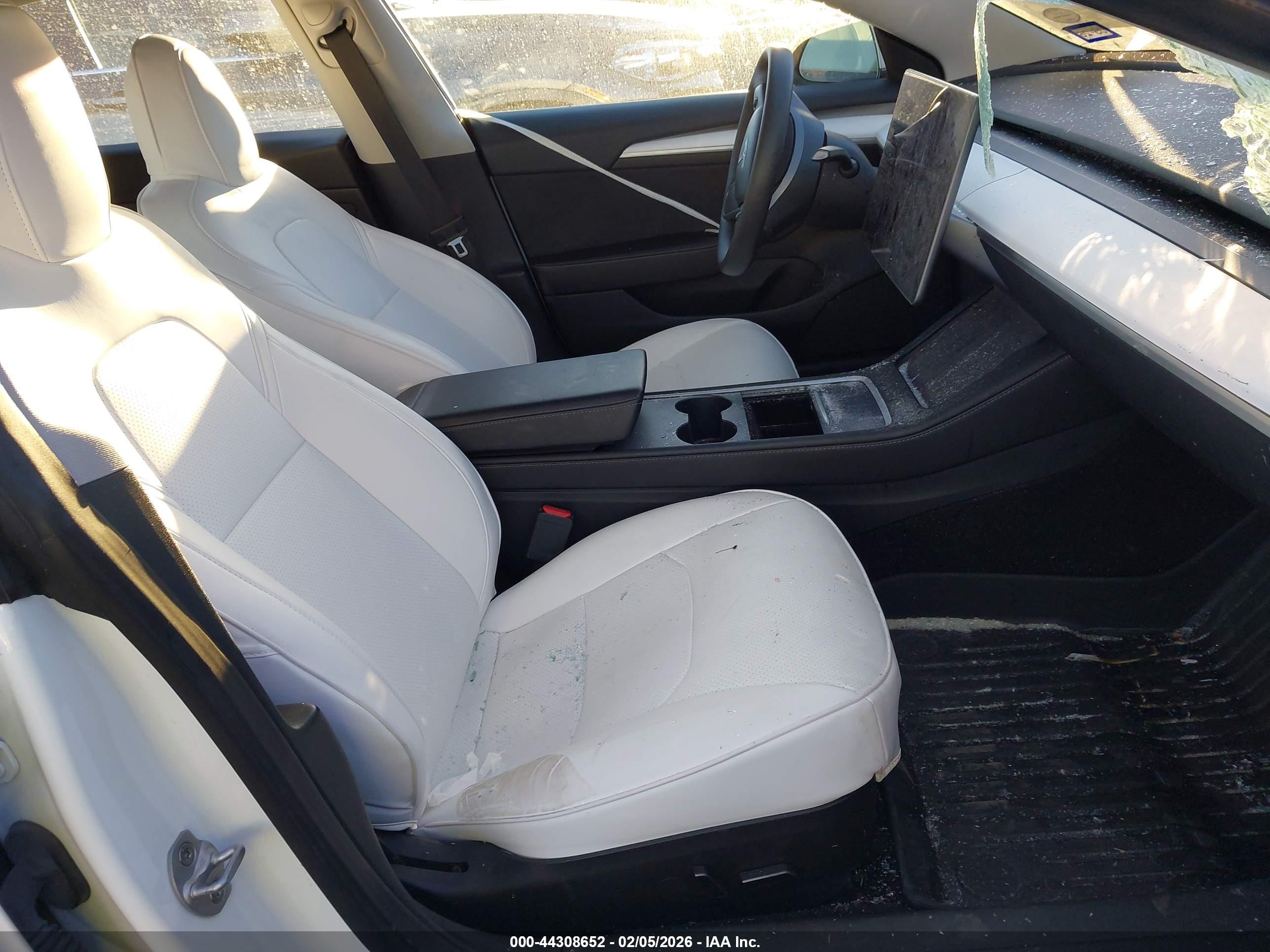 TESLA MODEL image 5