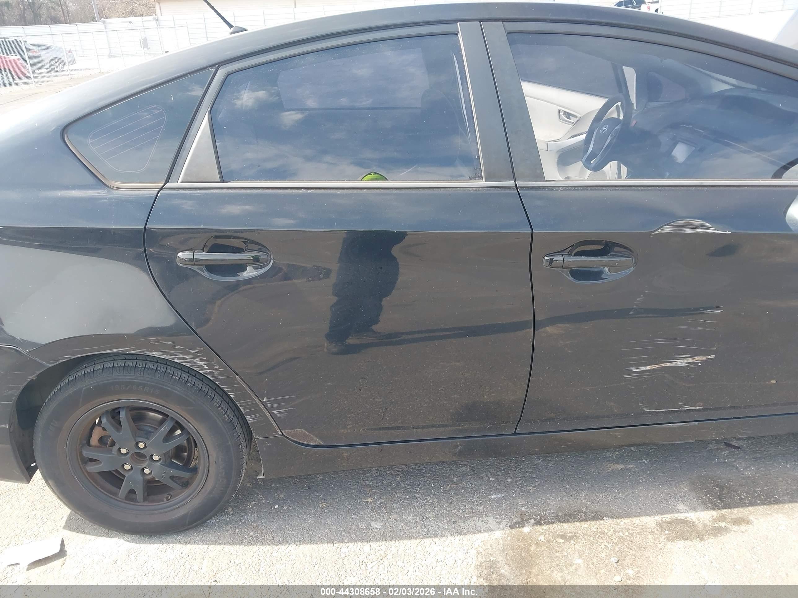 TOYOTA PRIUS image 6