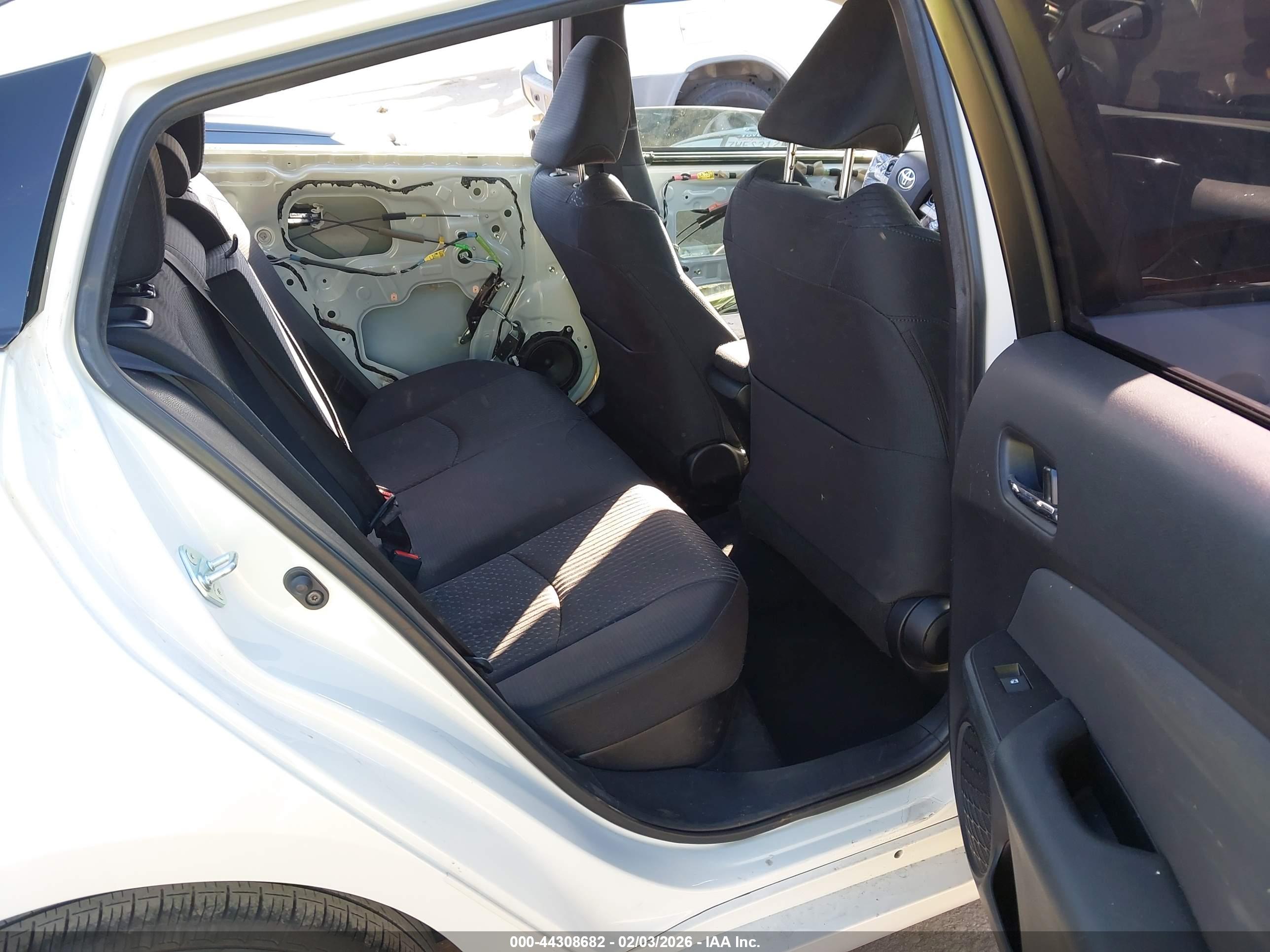 TOYOTA PRIUS image 8