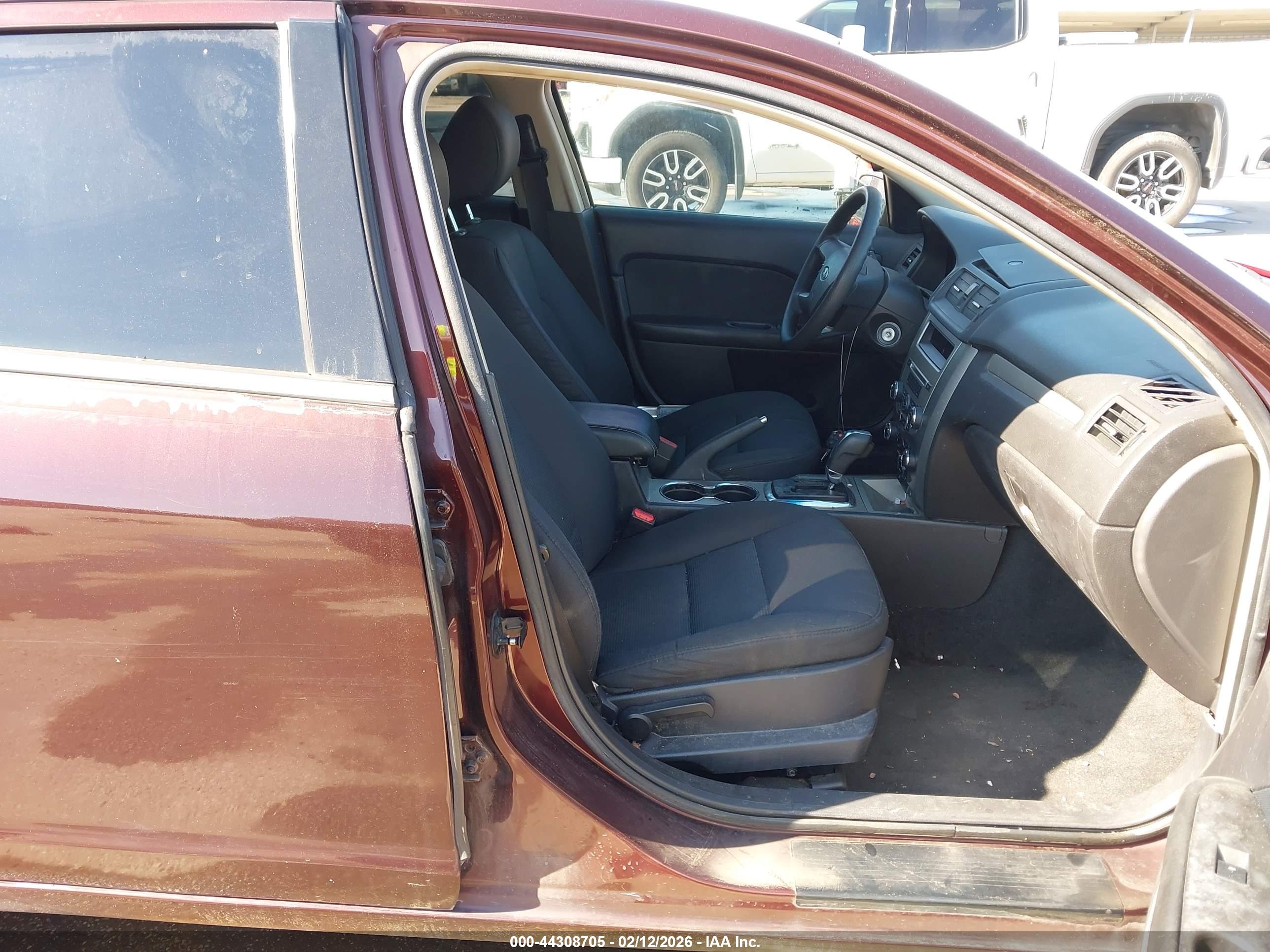 FORD FUSION image 5