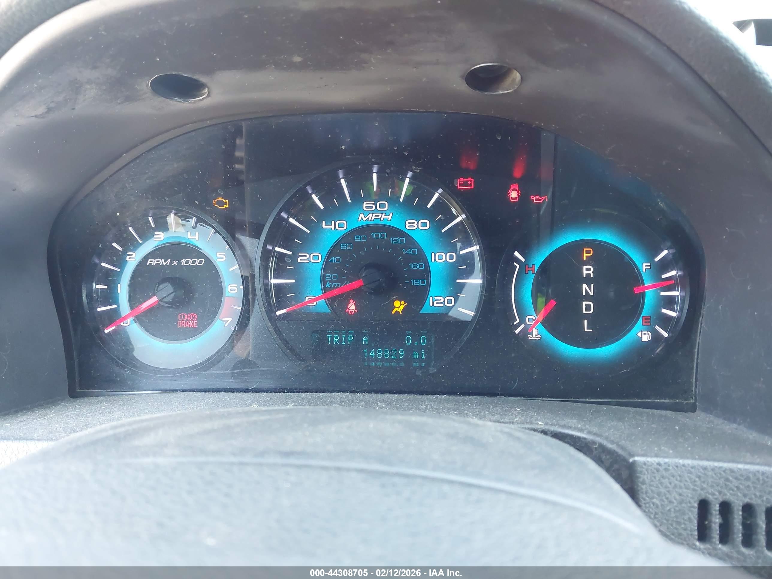 FORD FUSION image 7