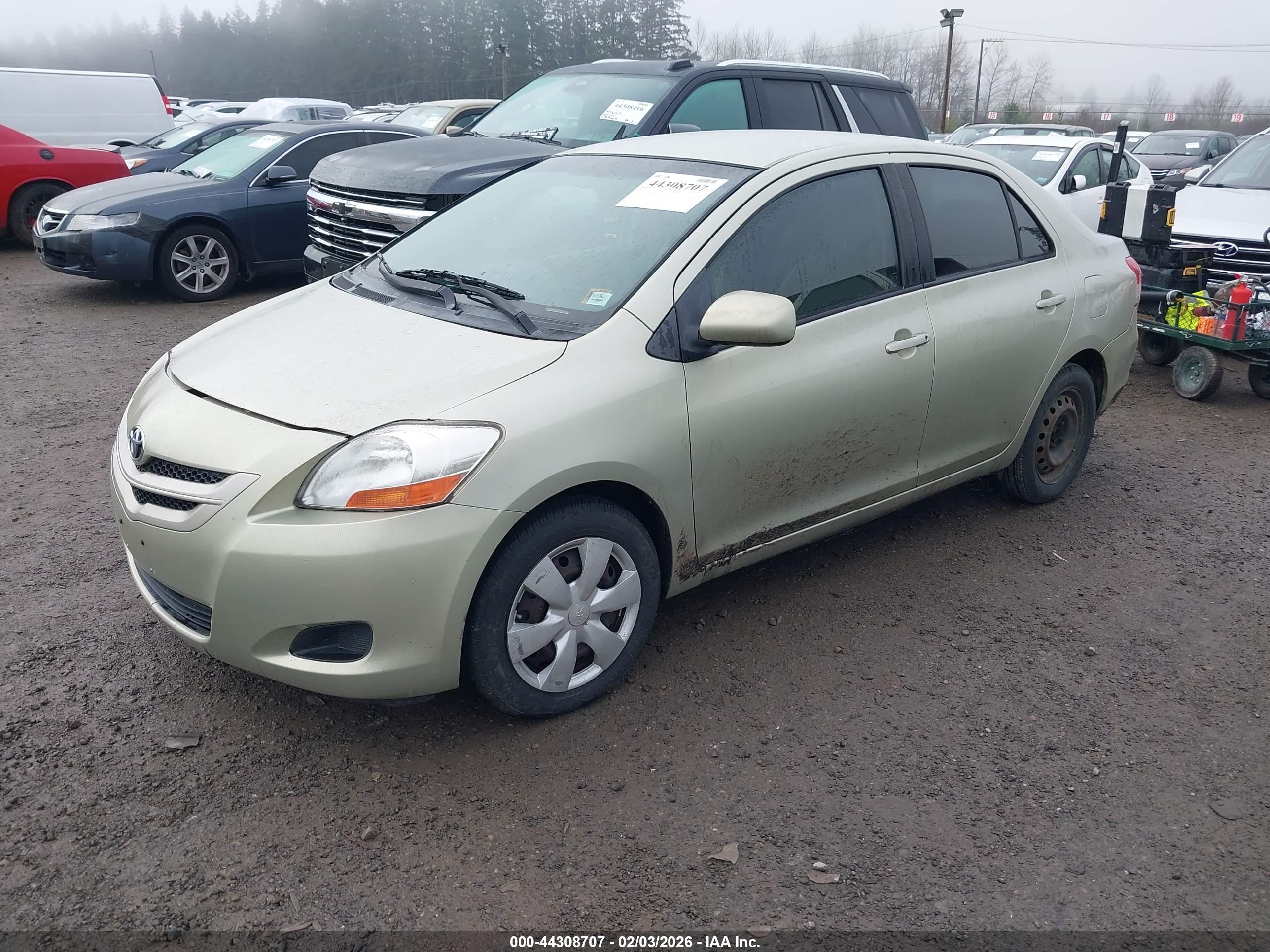 TOYOTA YARIS image 2