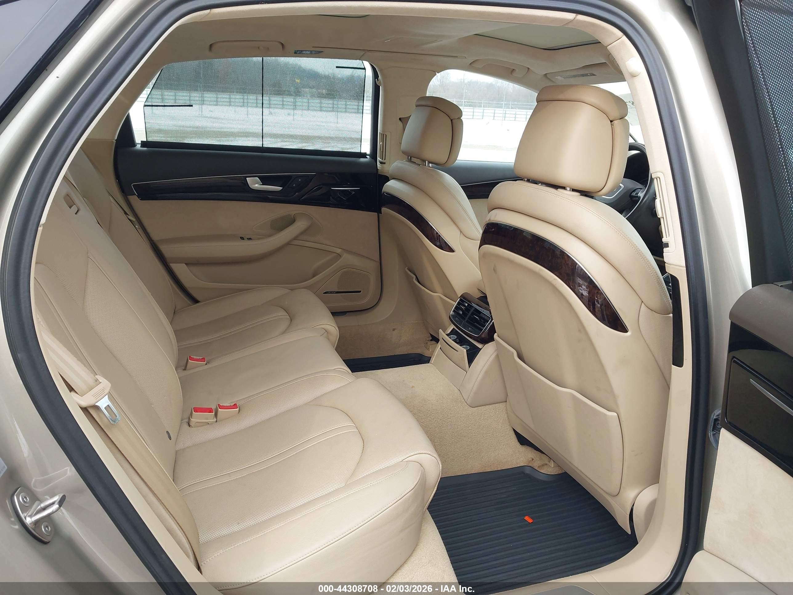 AUDI A8 image 8