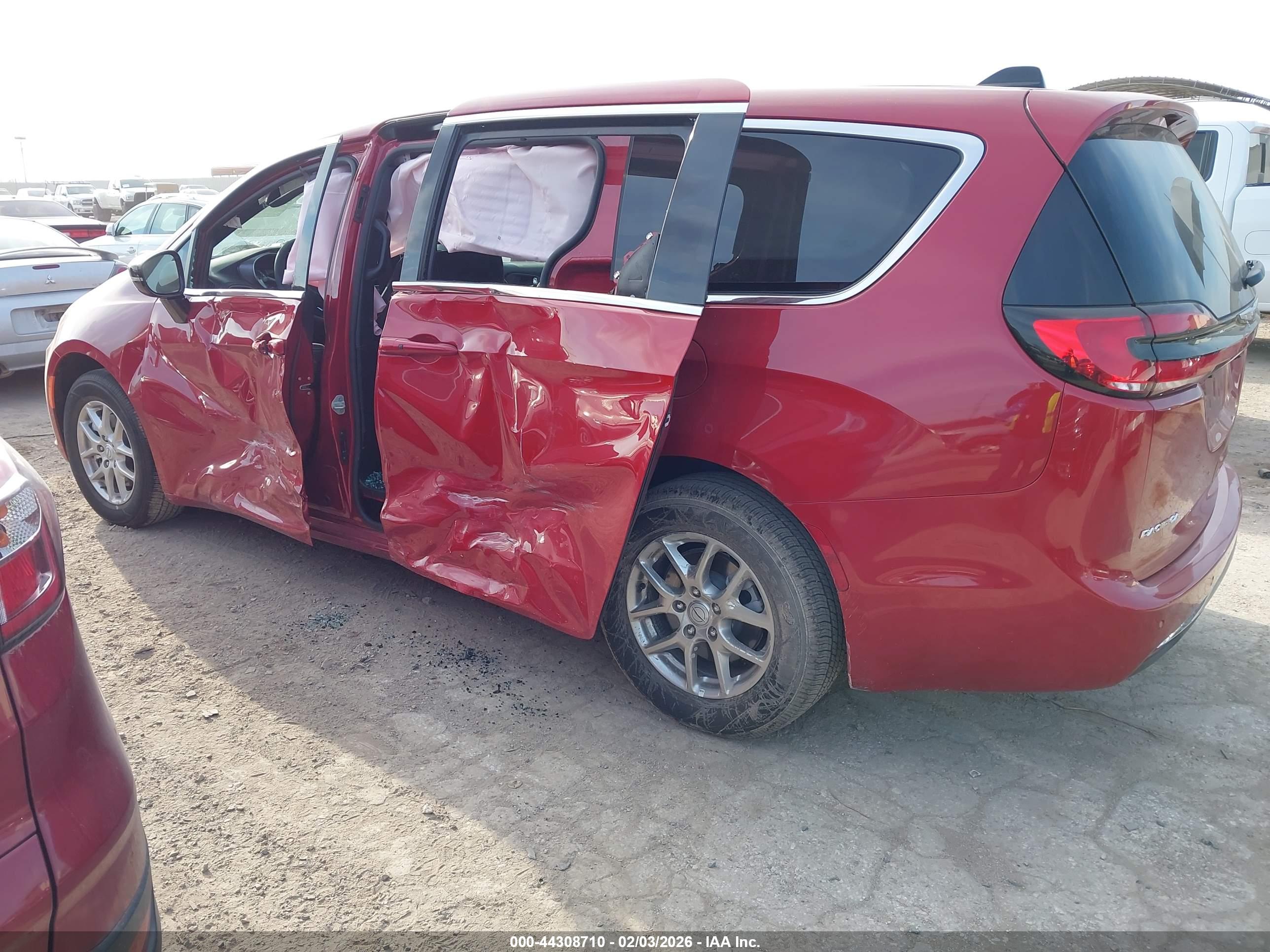 CHRYSLER PACIFICA image 3
