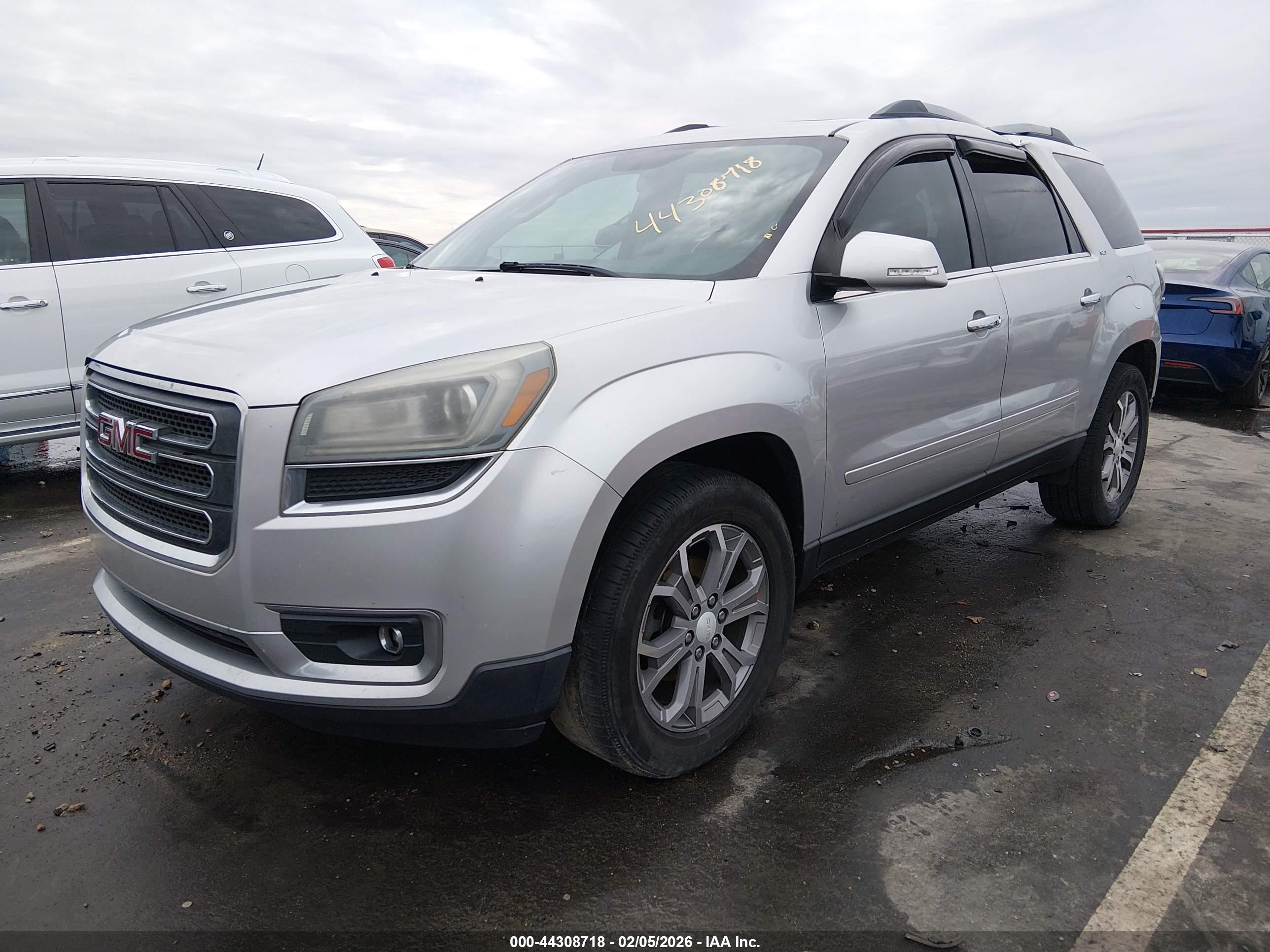 GMC ACADIA image 2