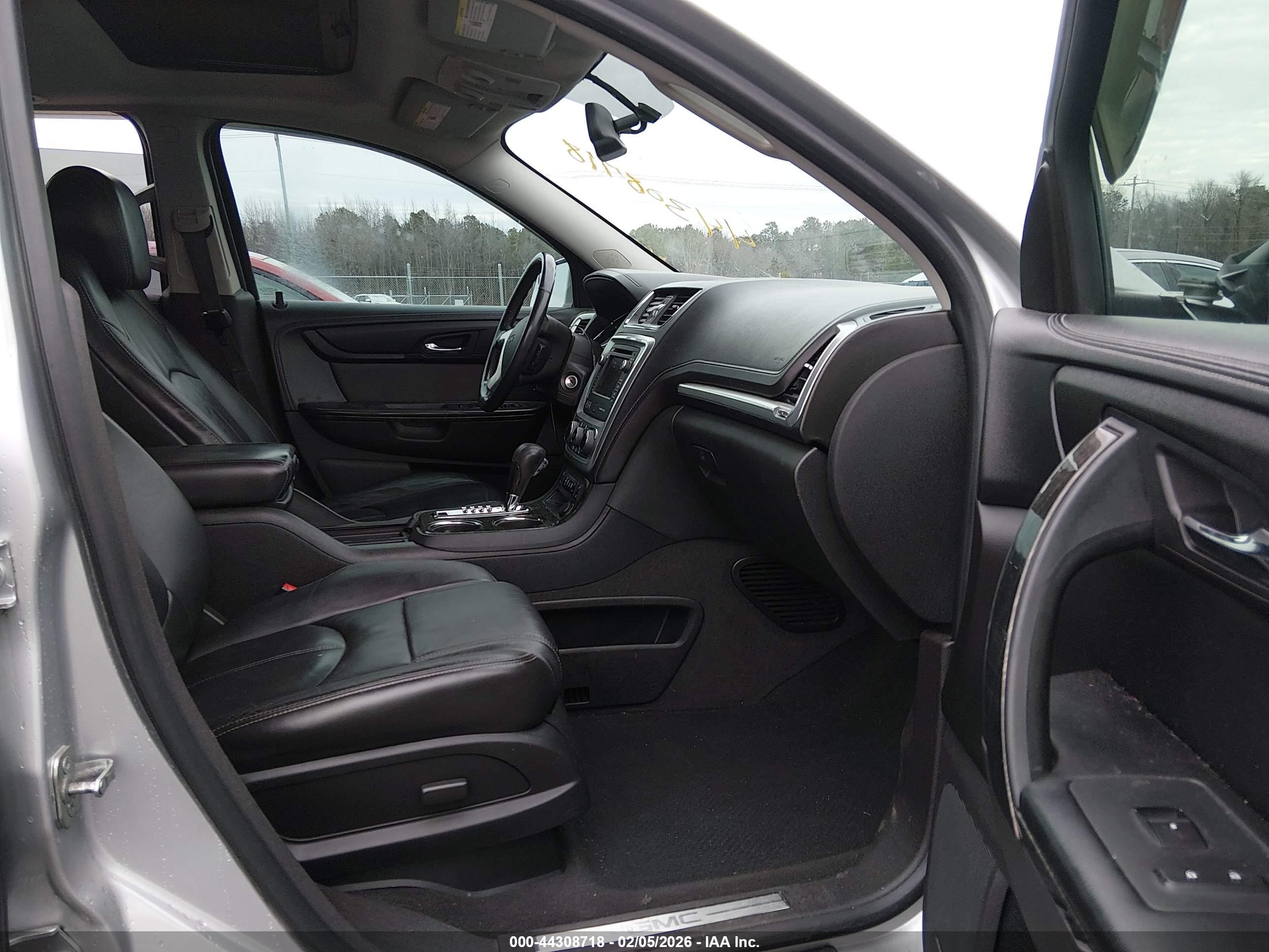 GMC ACADIA image 5