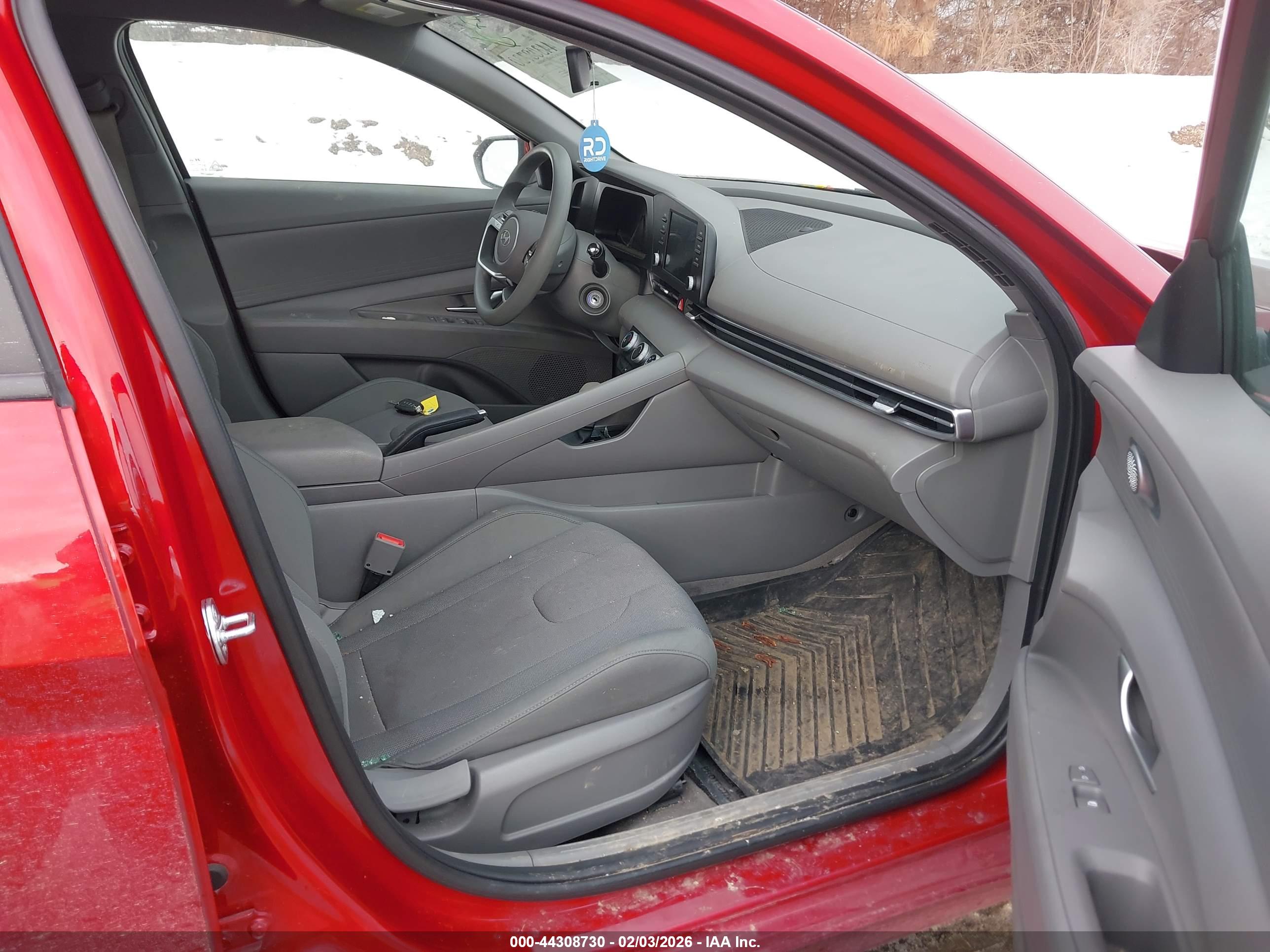 HYUNDAI ELANTRA image 5