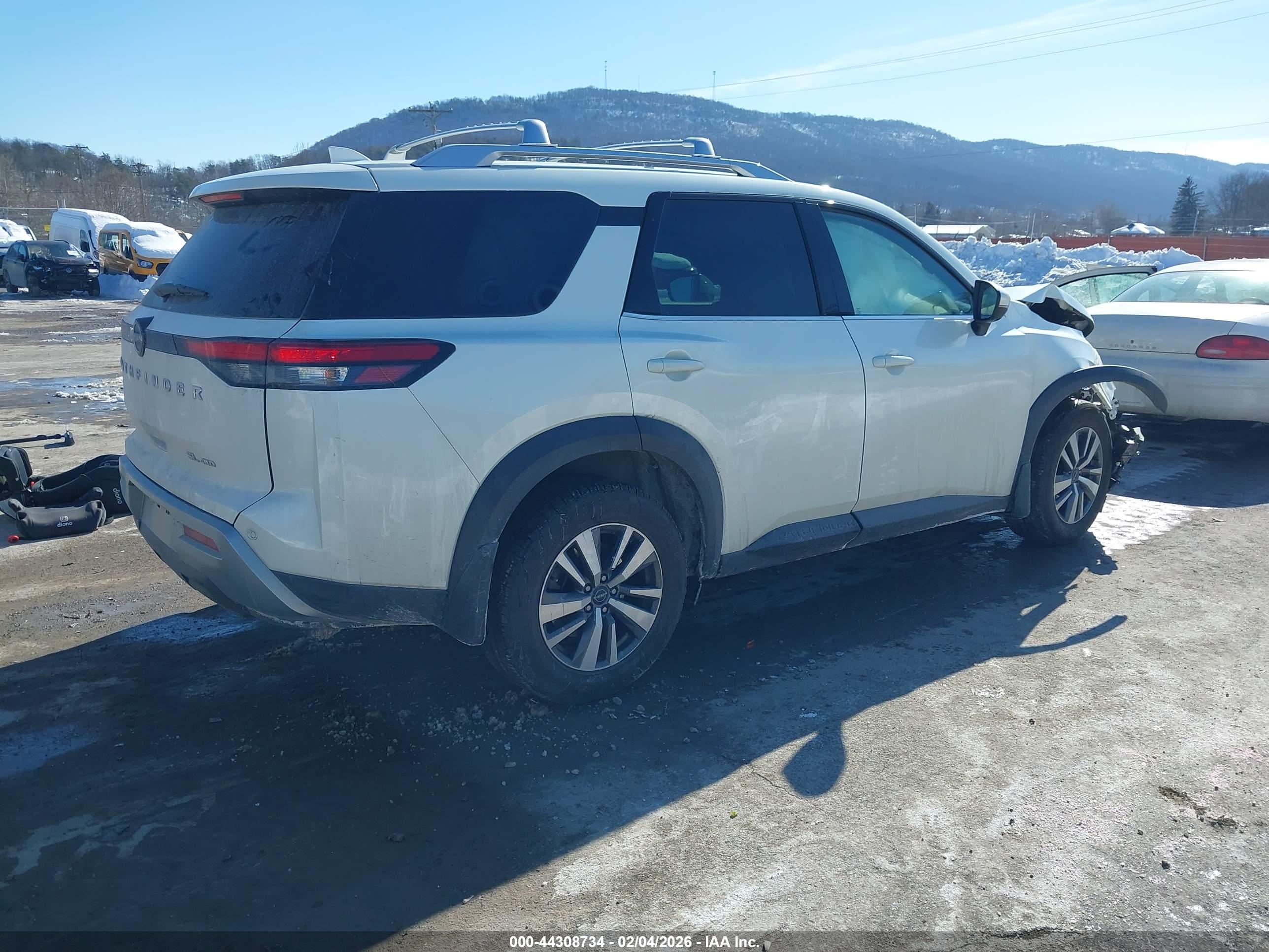 NISSAN PATHFINDER image 4