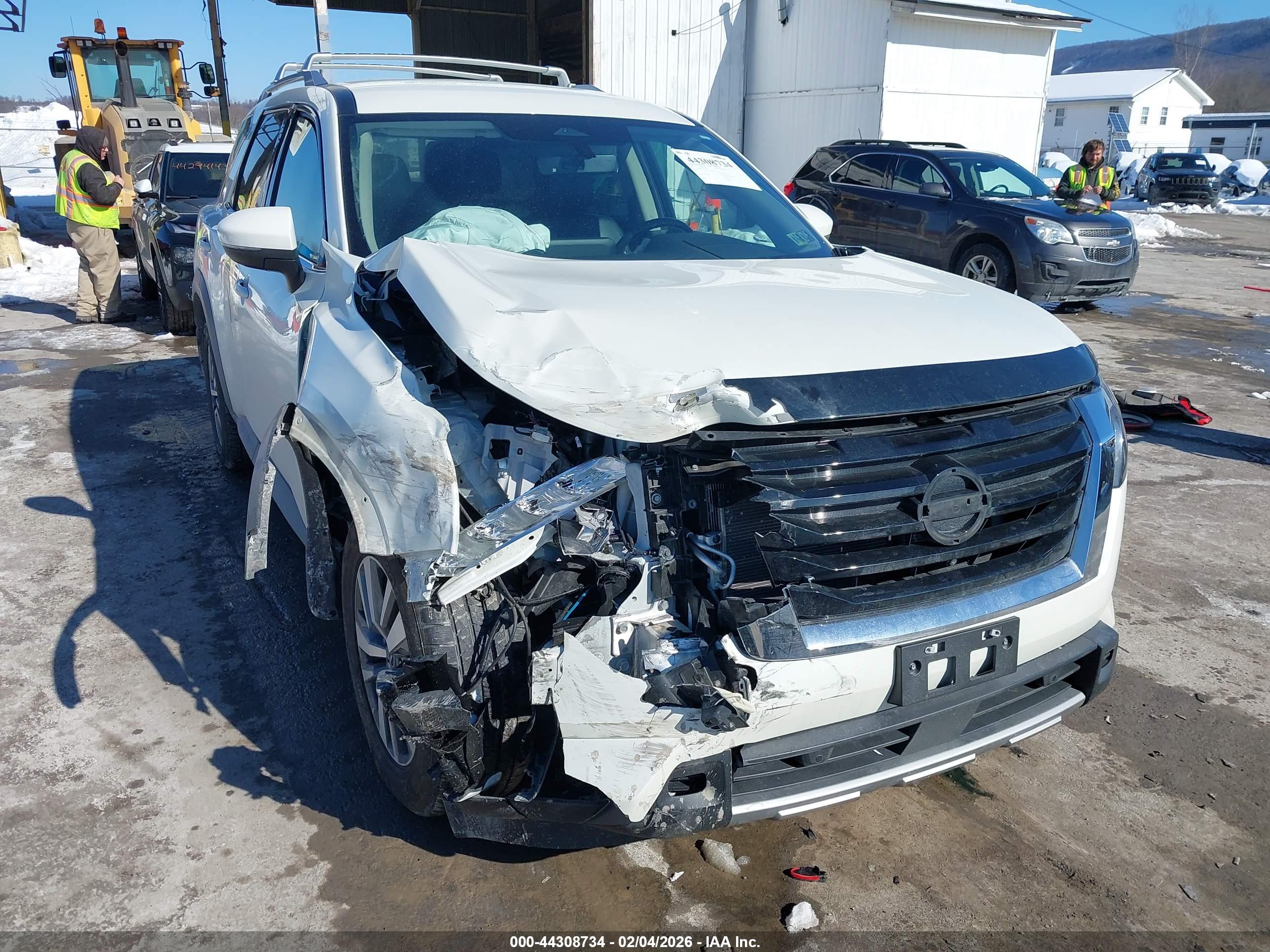 NISSAN PATHFINDER image 6