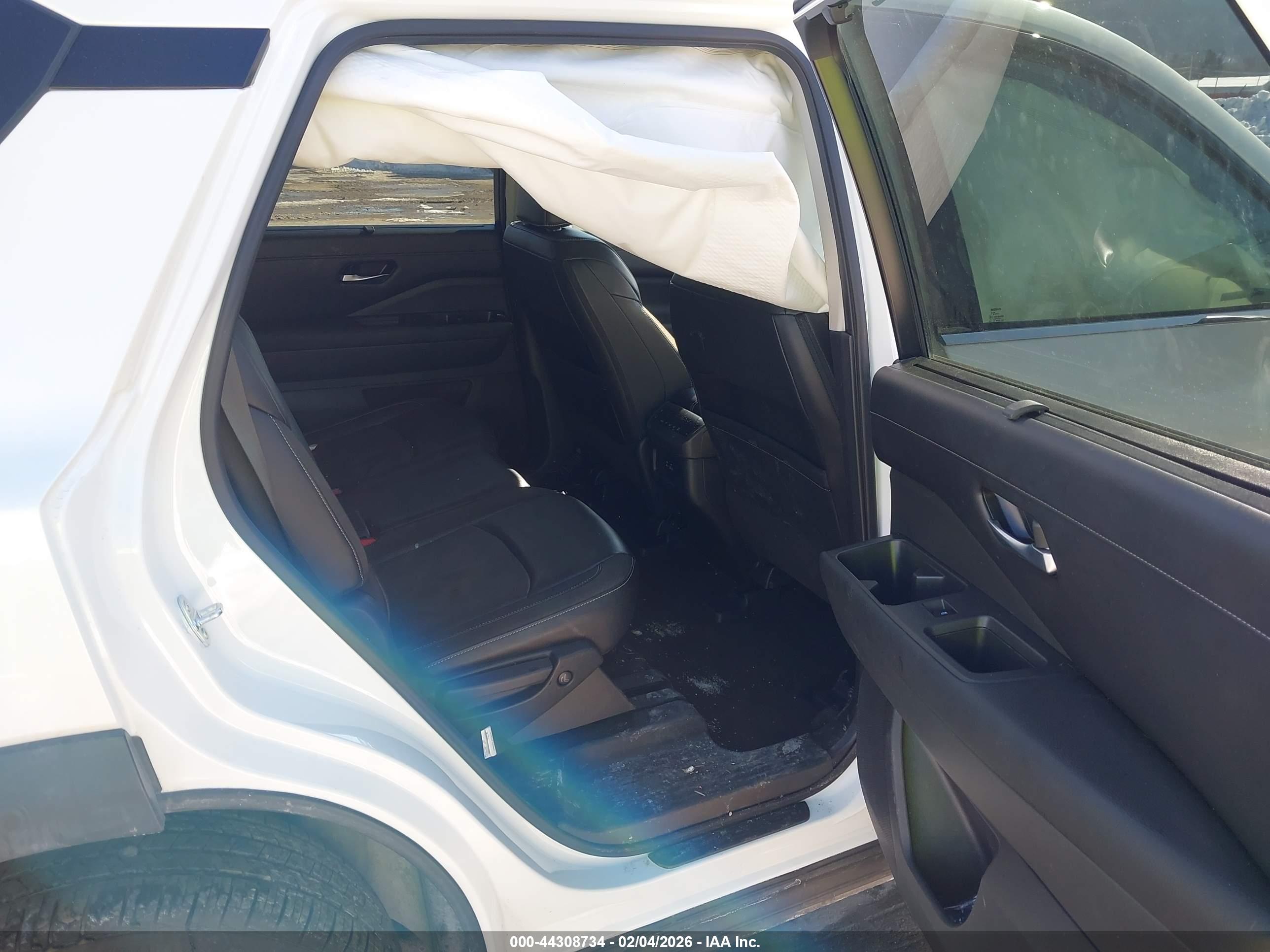 NISSAN PATHFINDER image 8