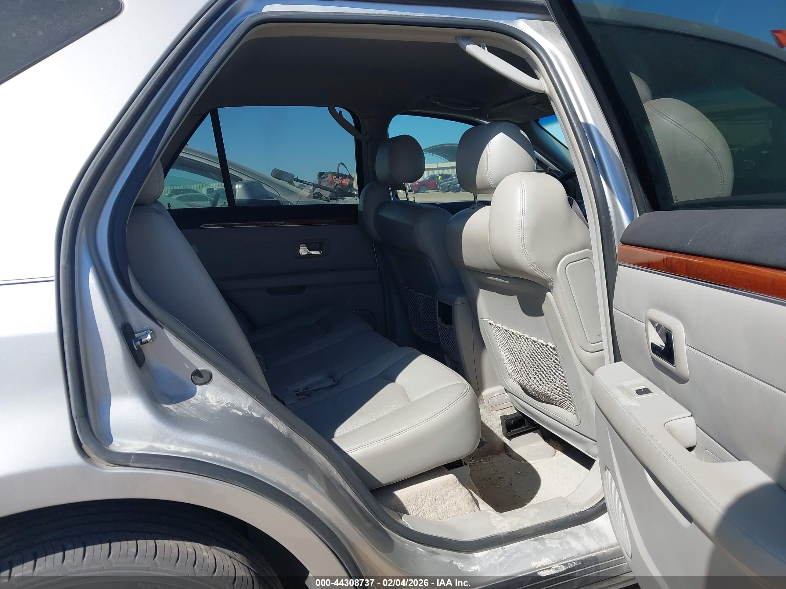 CADILLAC SRX image 8