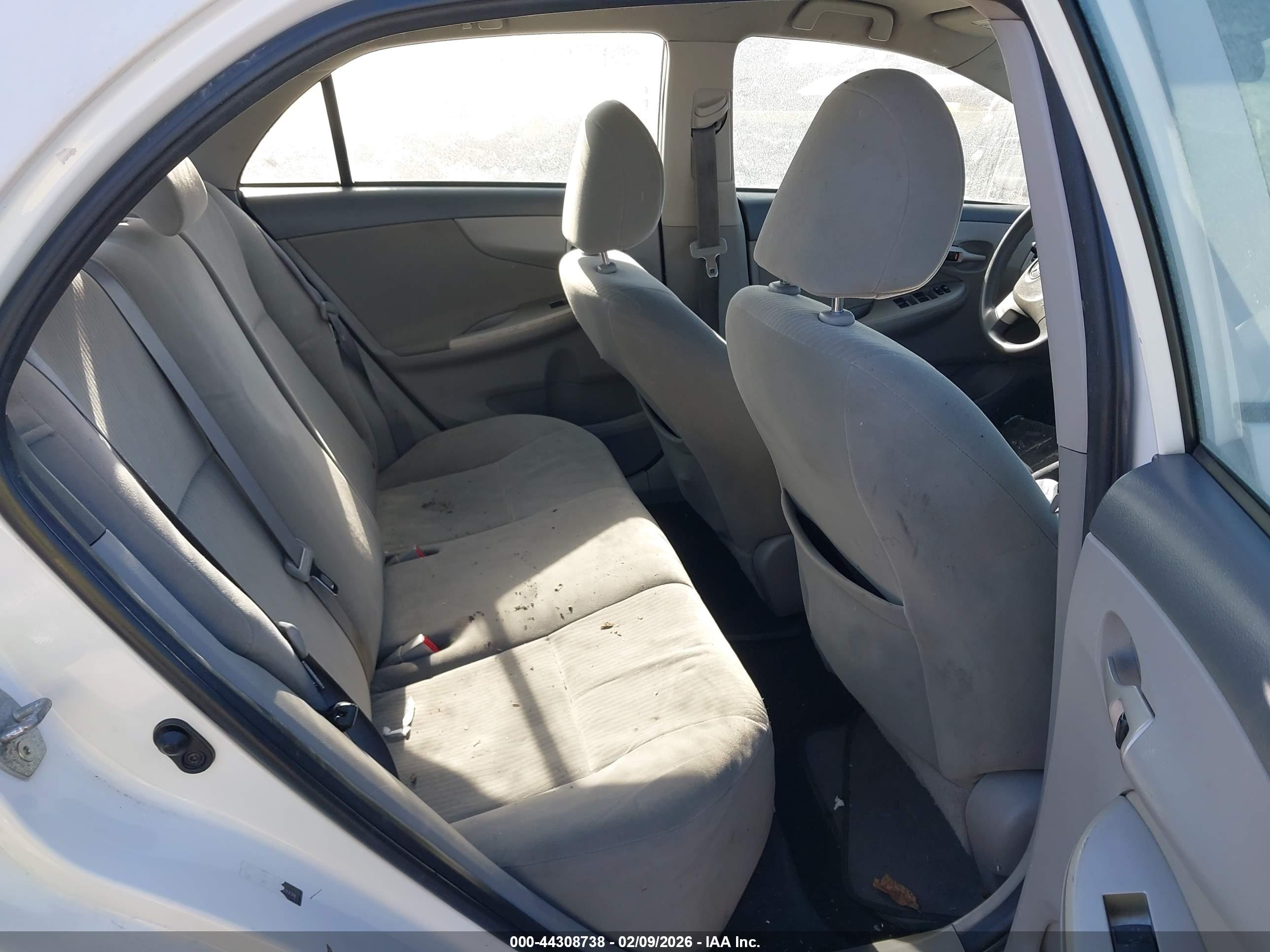 TOYOTA COROLLA image 8