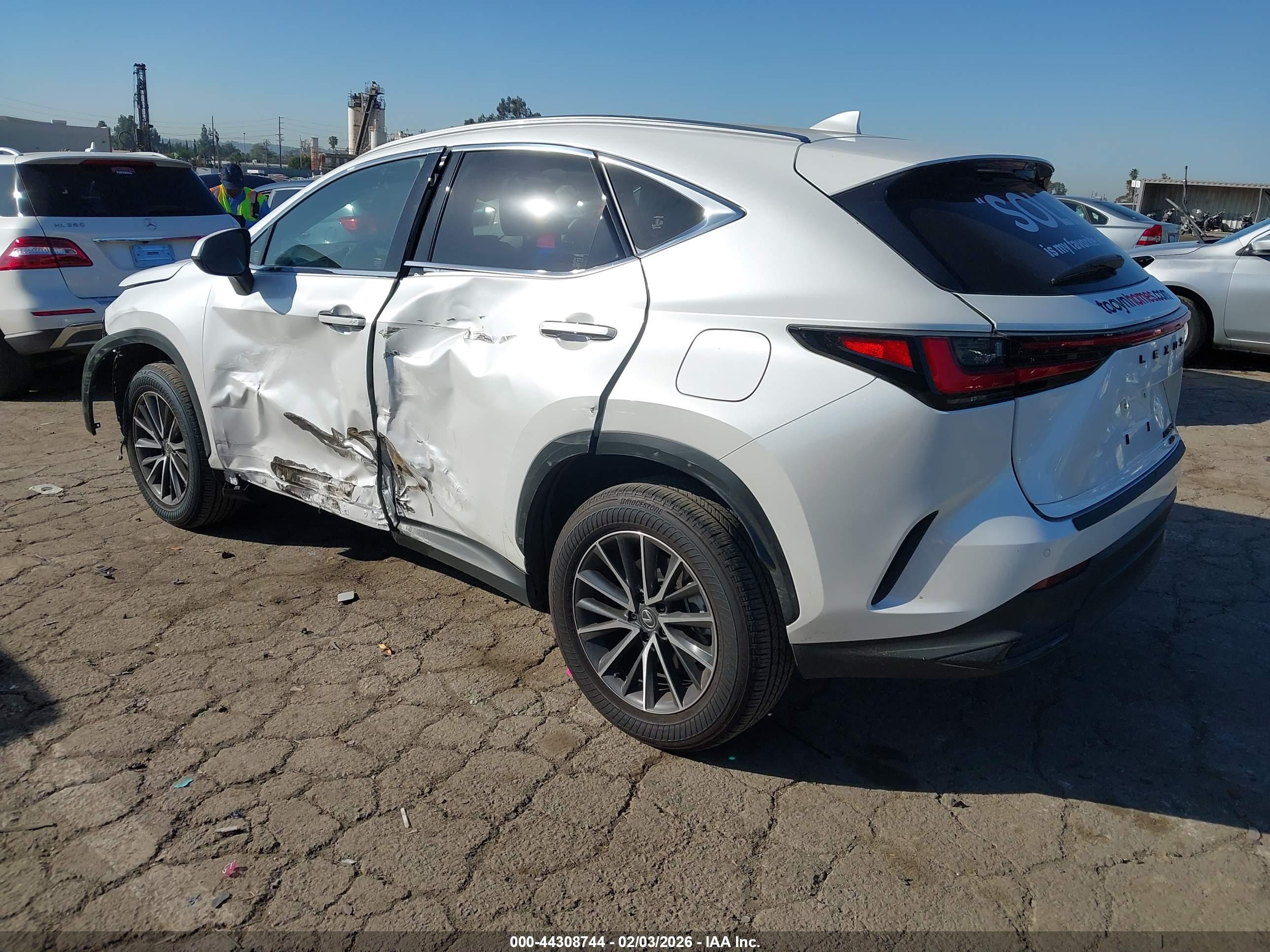 LEXUS NX image 3