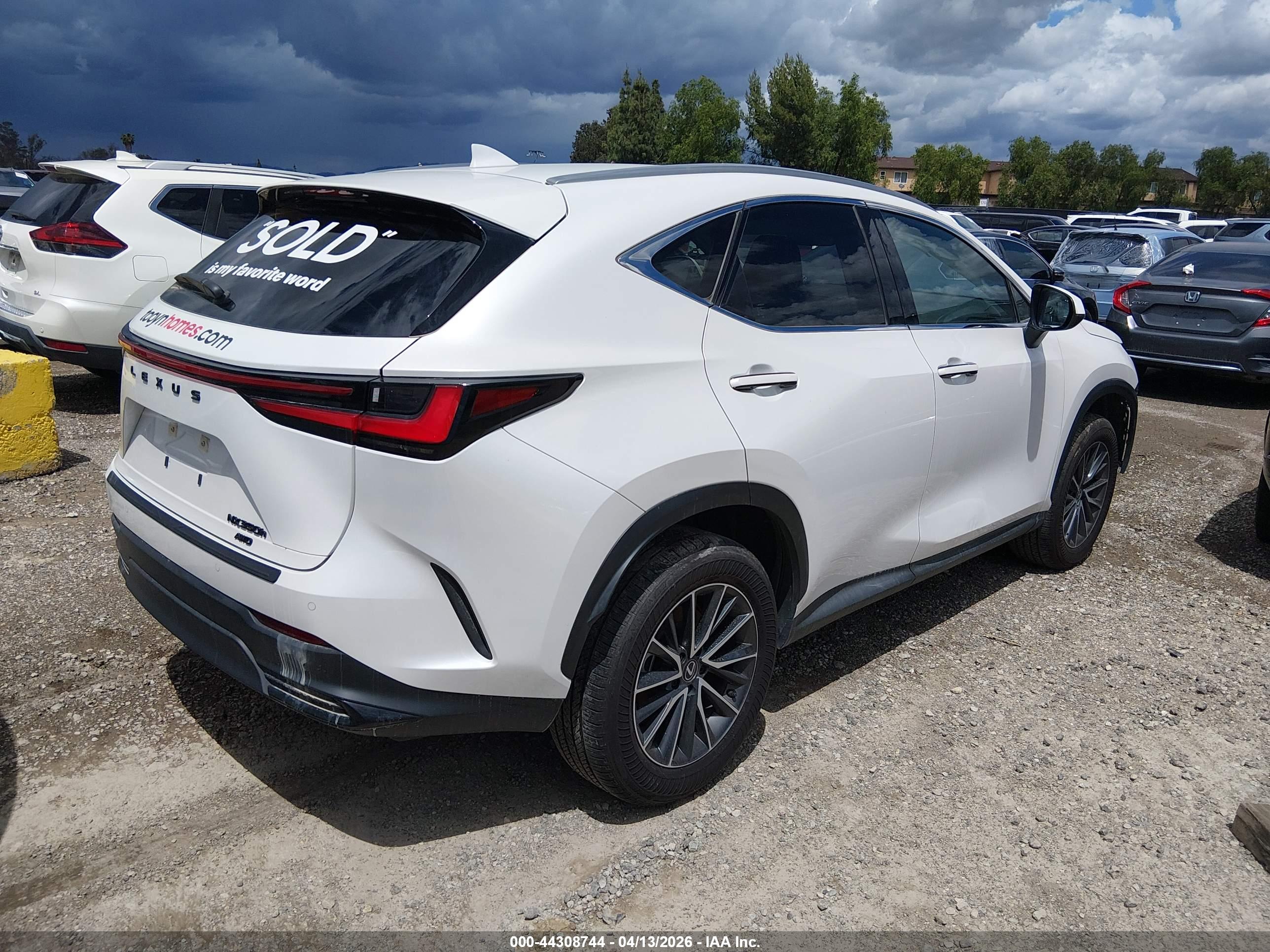 LEXUS NX image 4