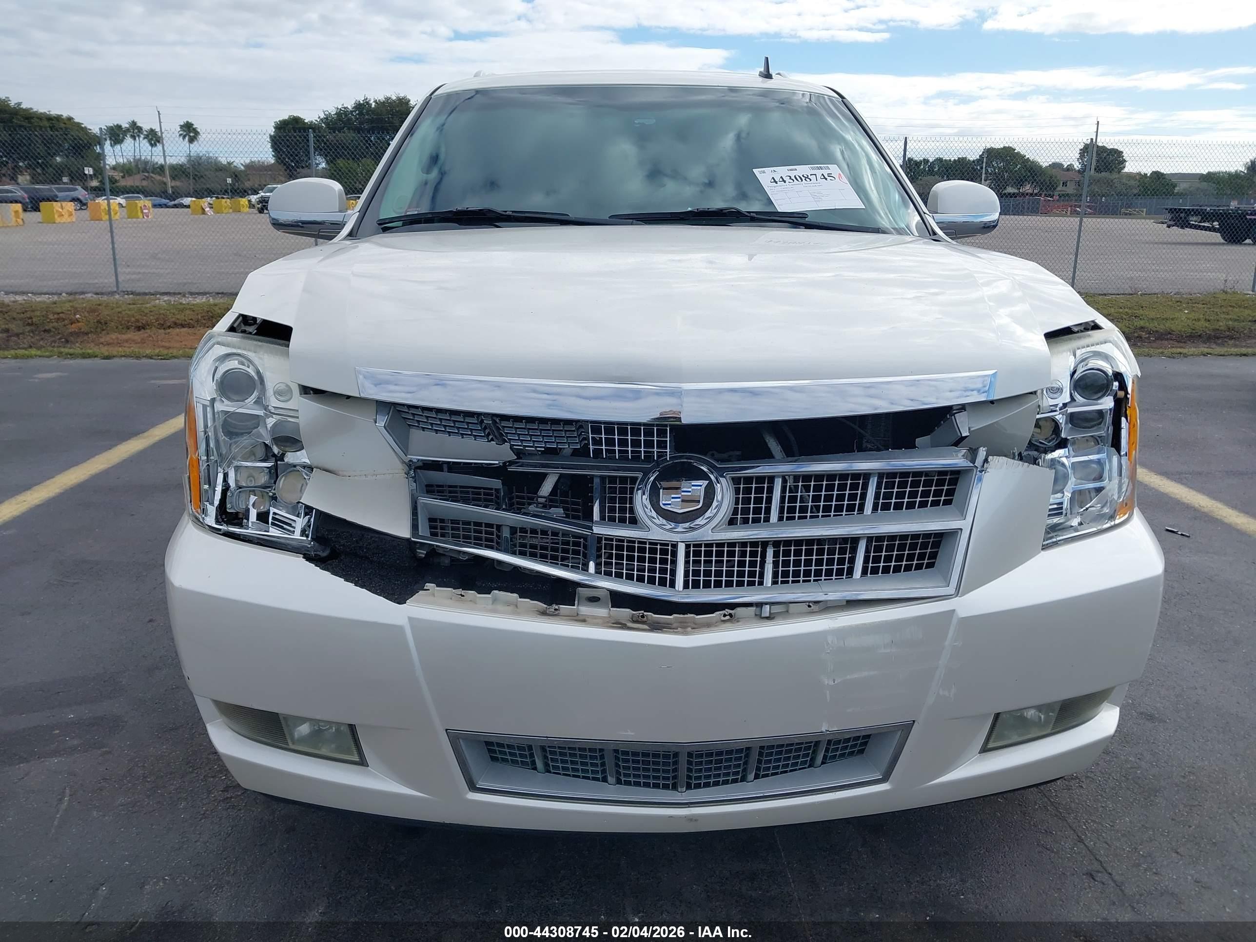 CADILLAC ESCALADE image 6