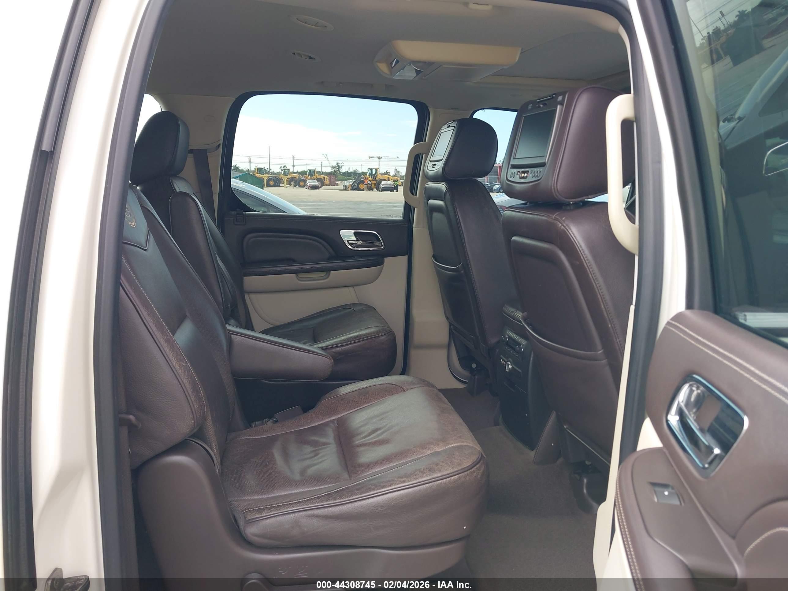 CADILLAC ESCALADE image 8