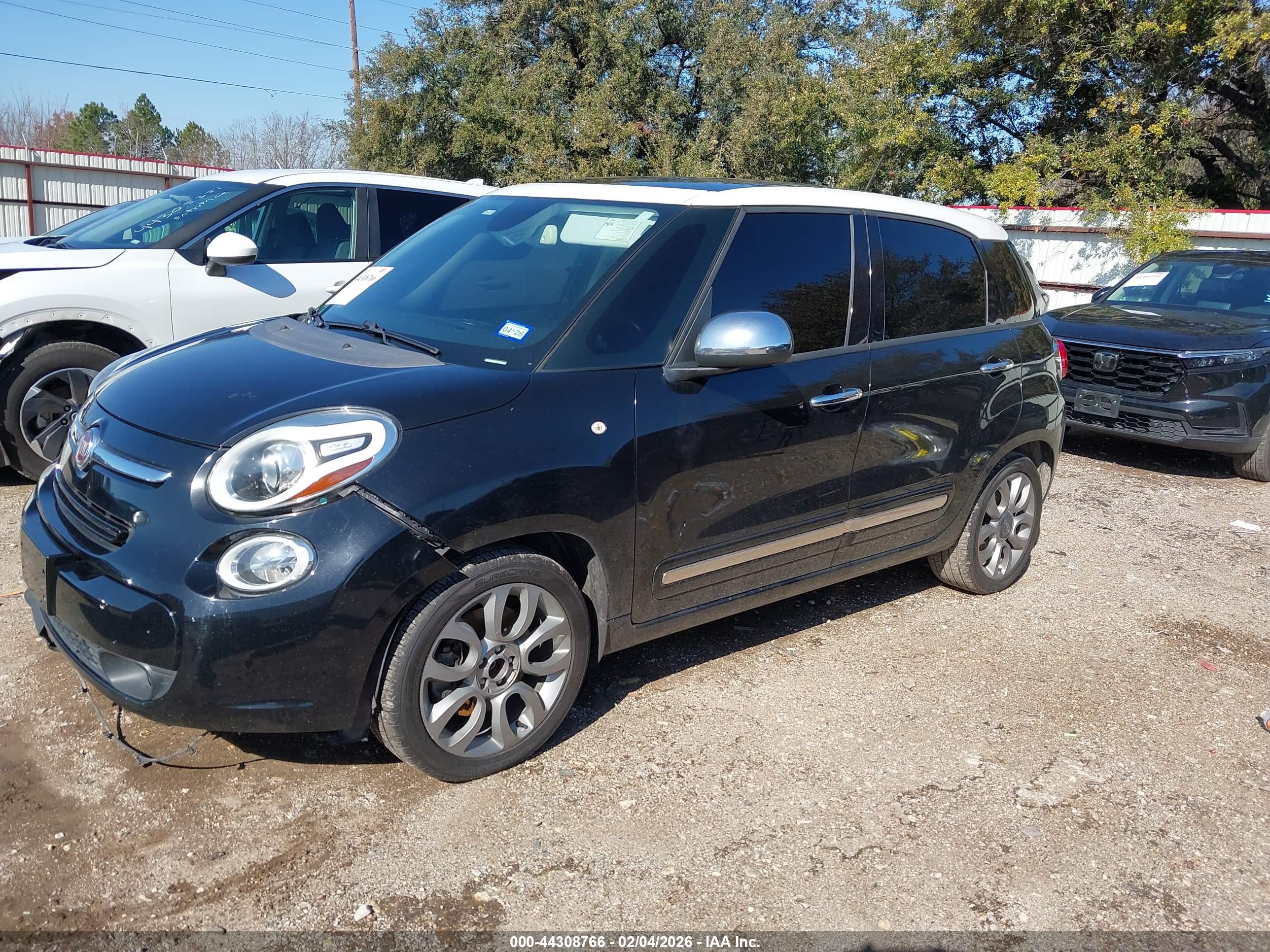 FIAT 500L image 2