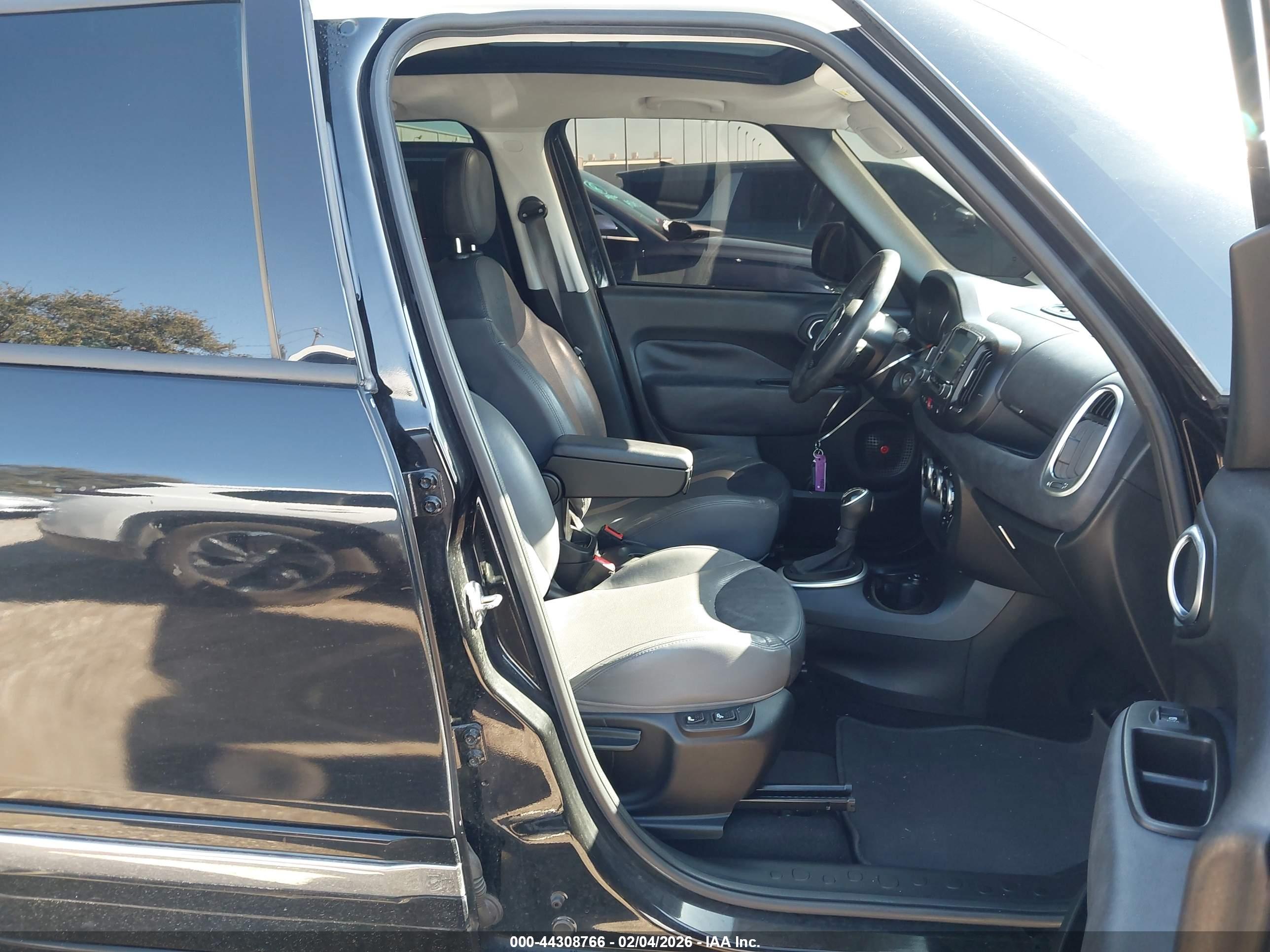 FIAT 500L image 5