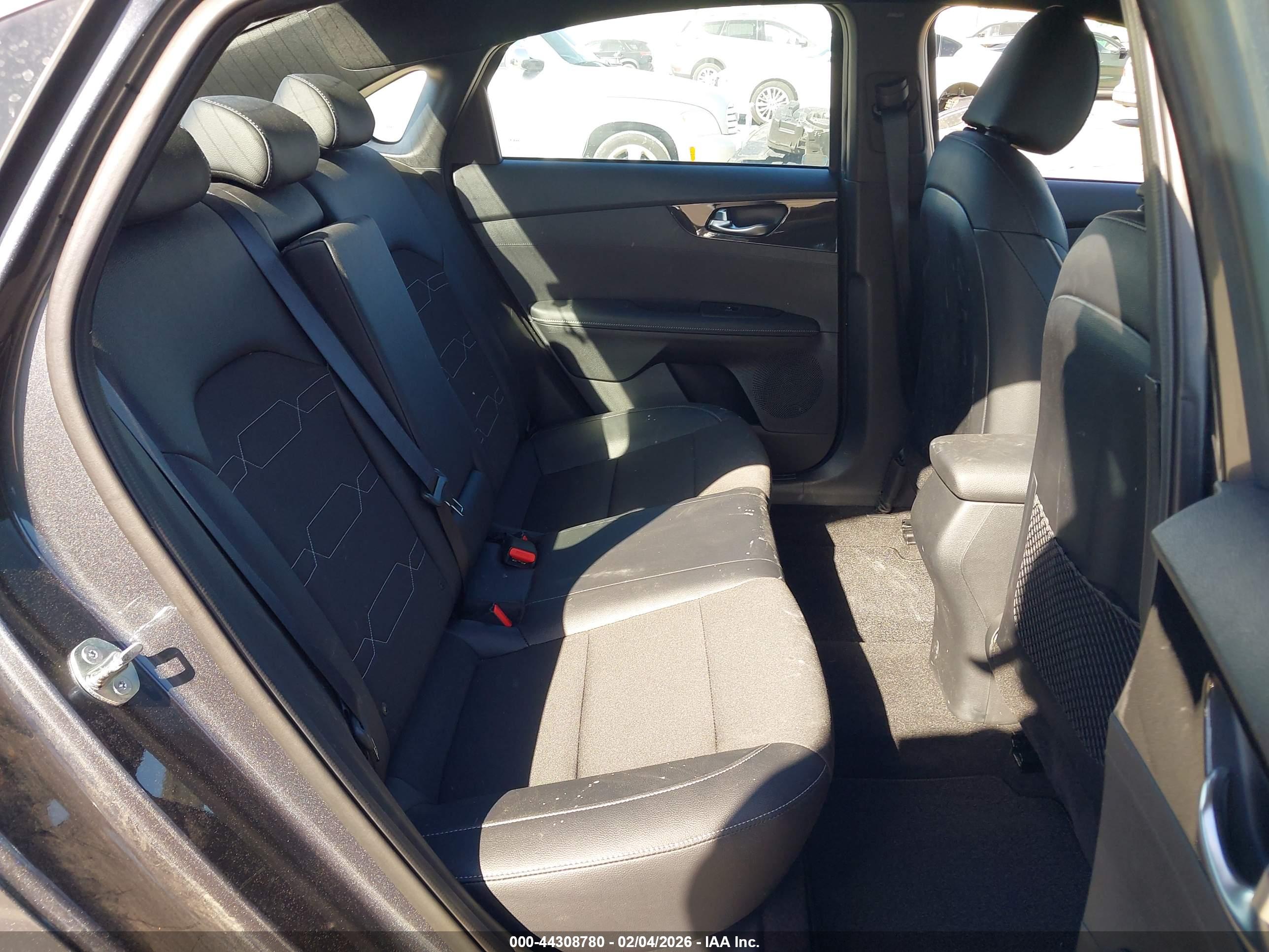 KIA FORTE image 8