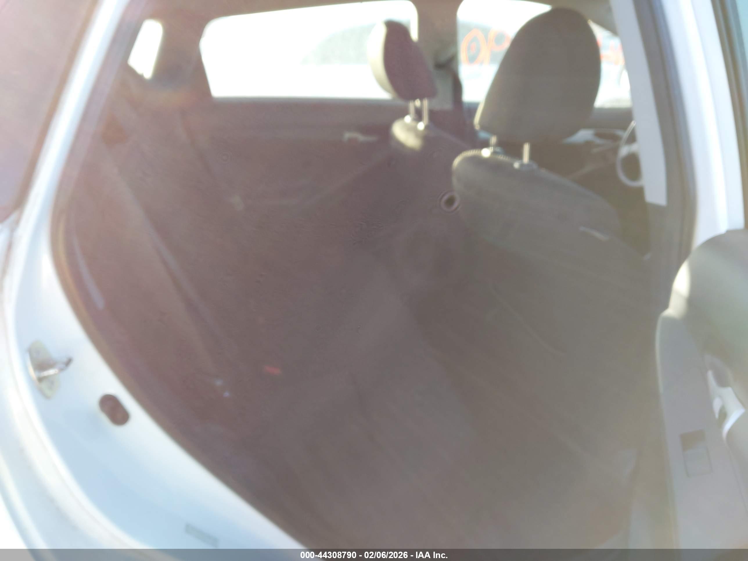 PONTIAC VIBE image 8