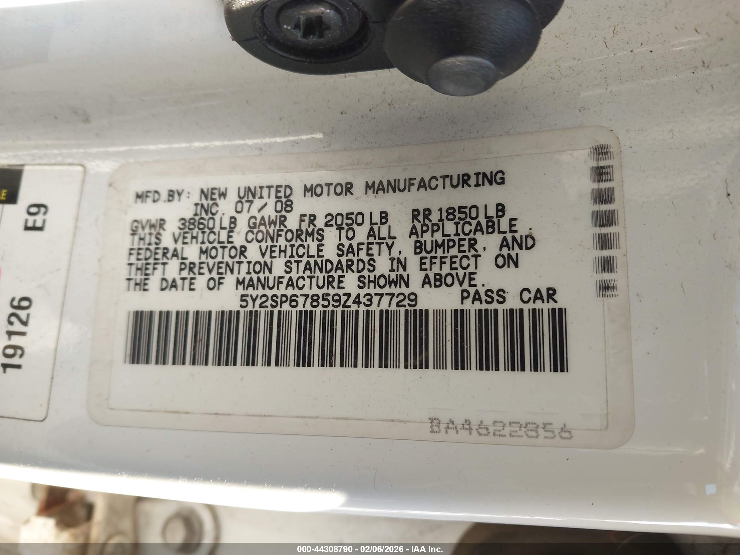 PONTIAC VIBE image 9