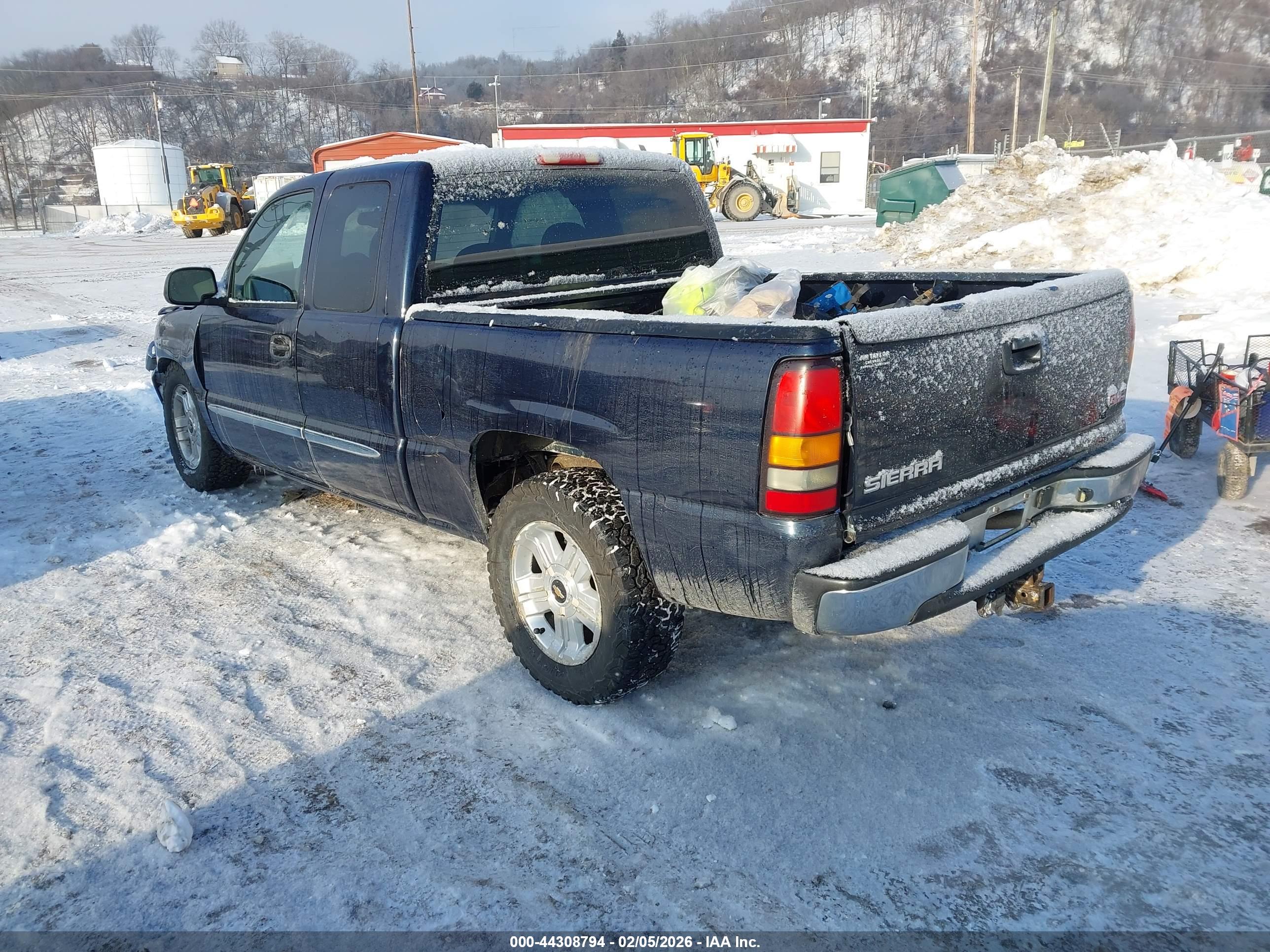 GMC SIERRA image 3