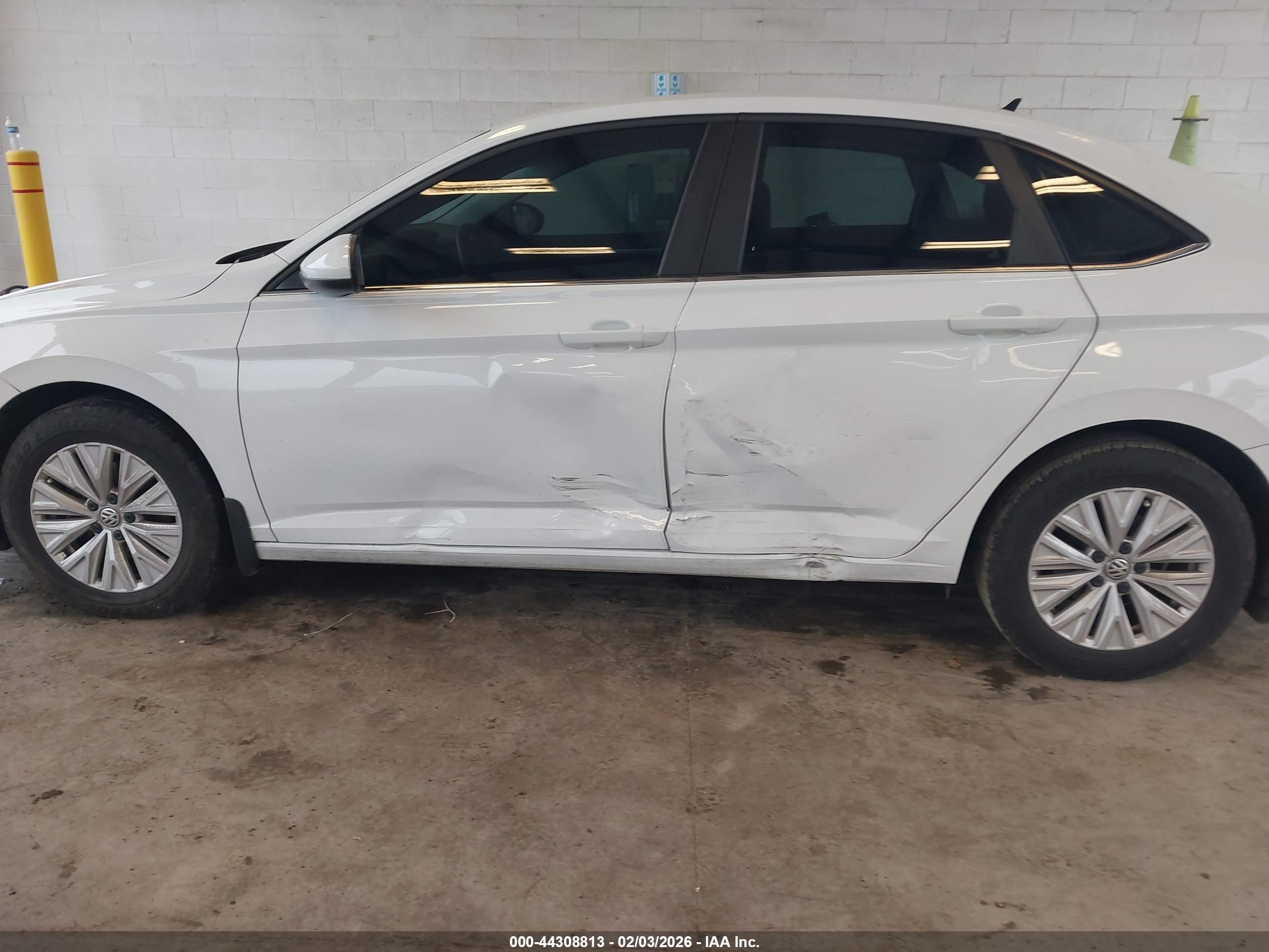 VOLKSWAGEN JETTA image 6