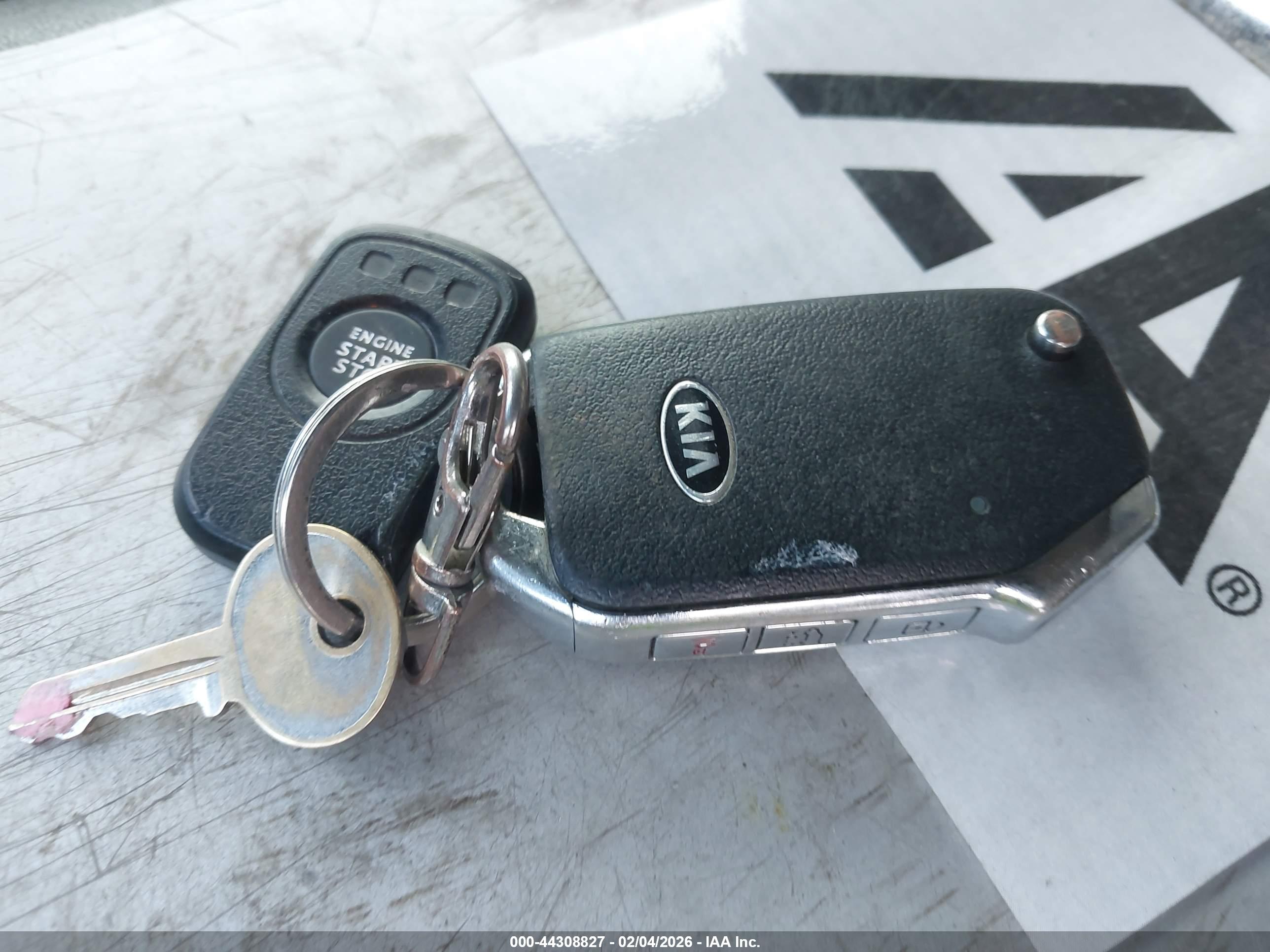 KIA SPORTAGE image 11