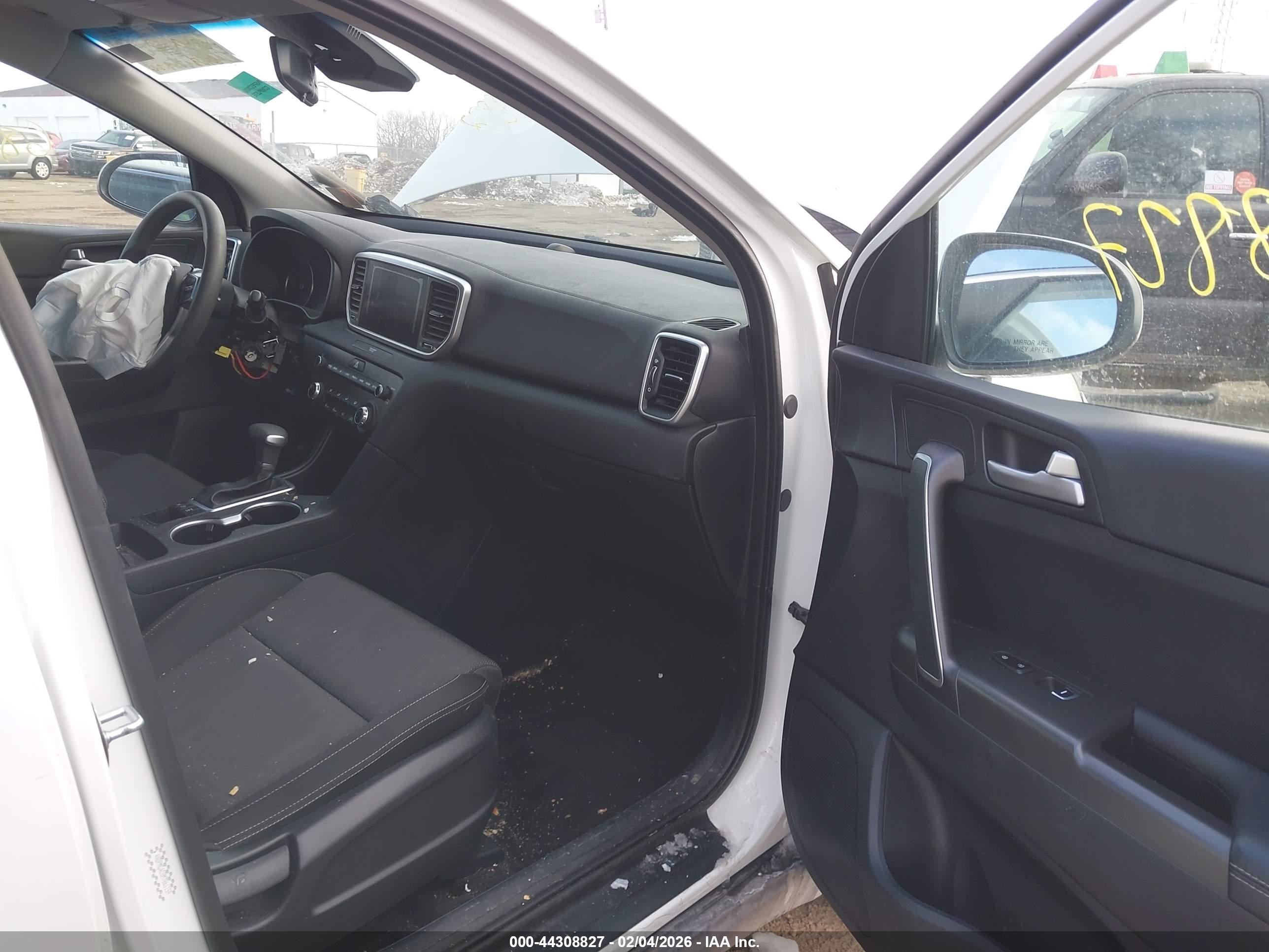 KIA SPORTAGE image 5