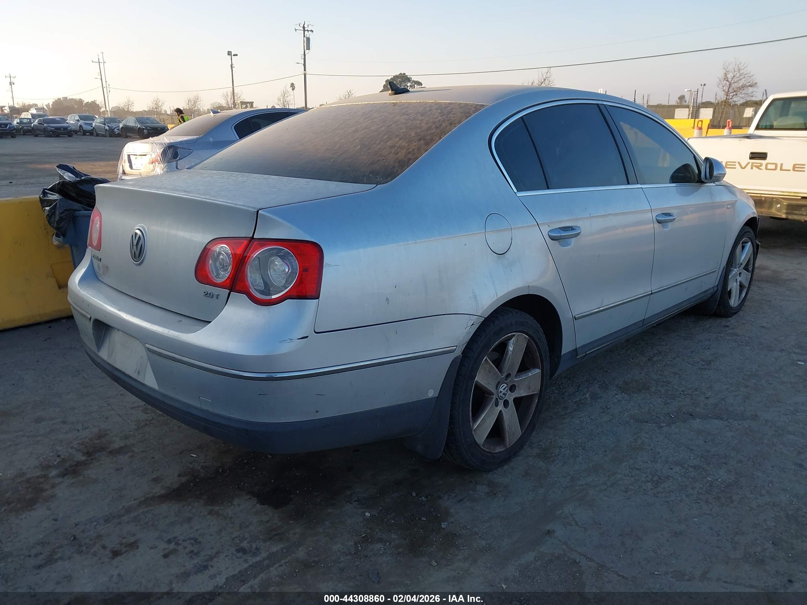 VOLKSWAGEN PASSAT image 4
