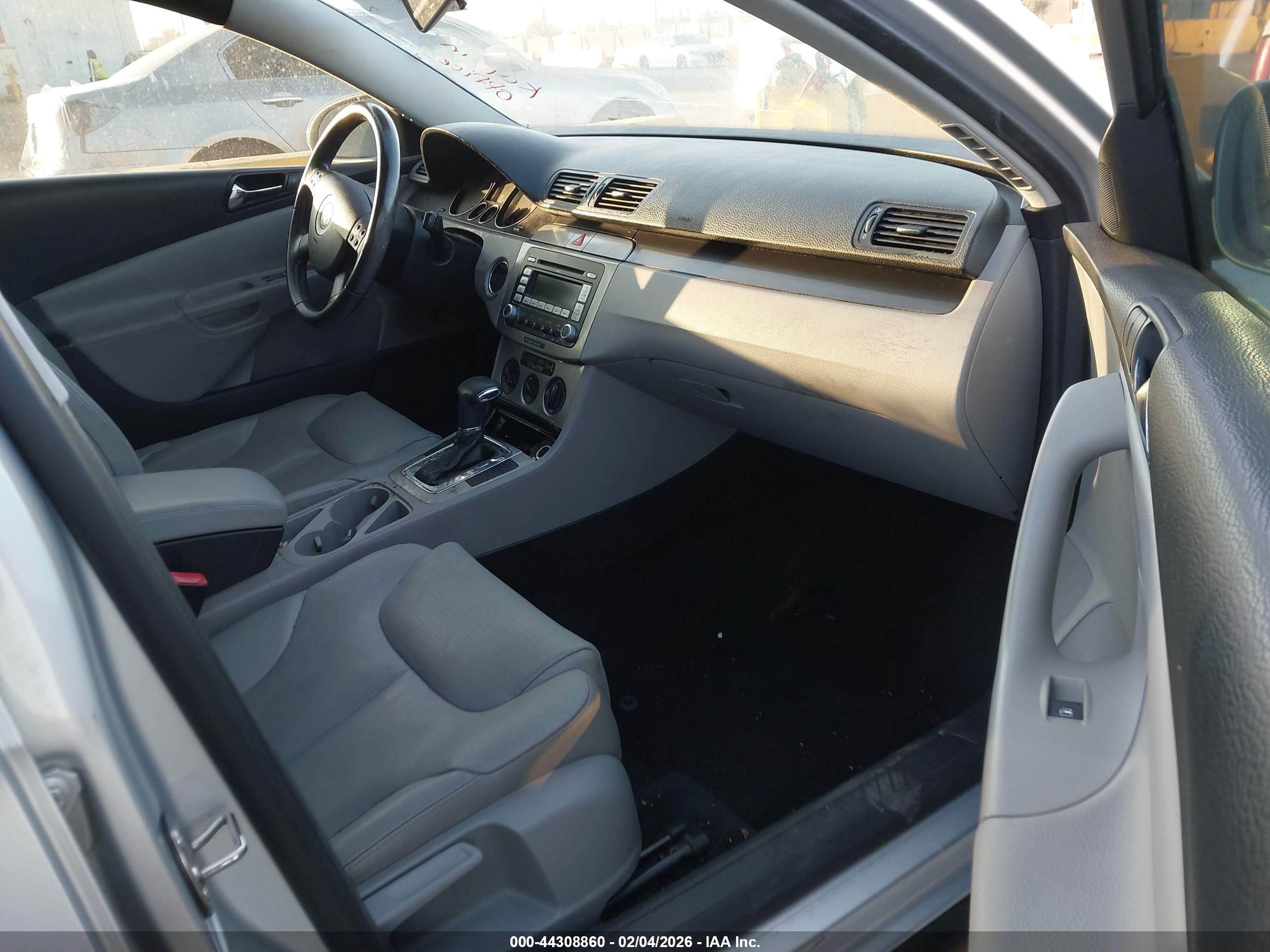 VOLKSWAGEN PASSAT image 5