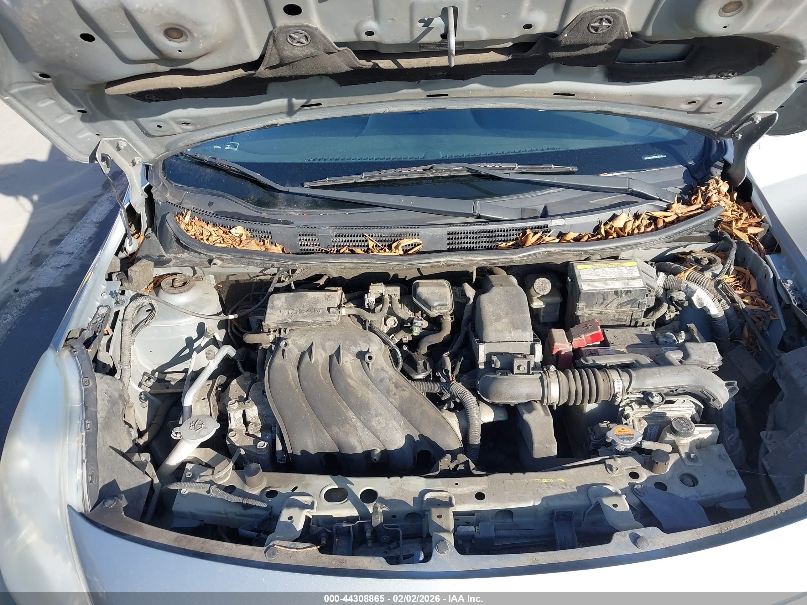 NISSAN VERSA image 10