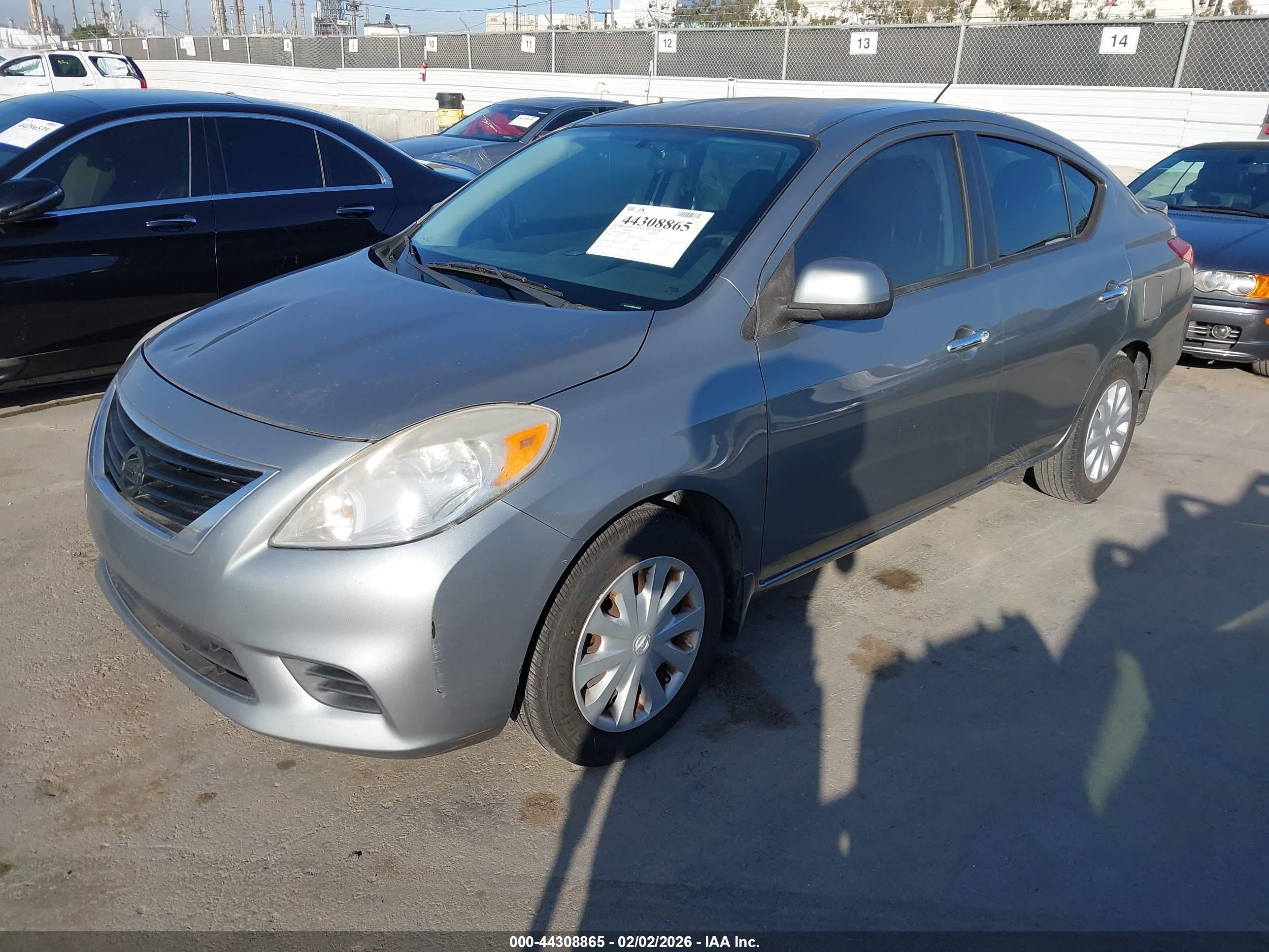 NISSAN VERSA image 2