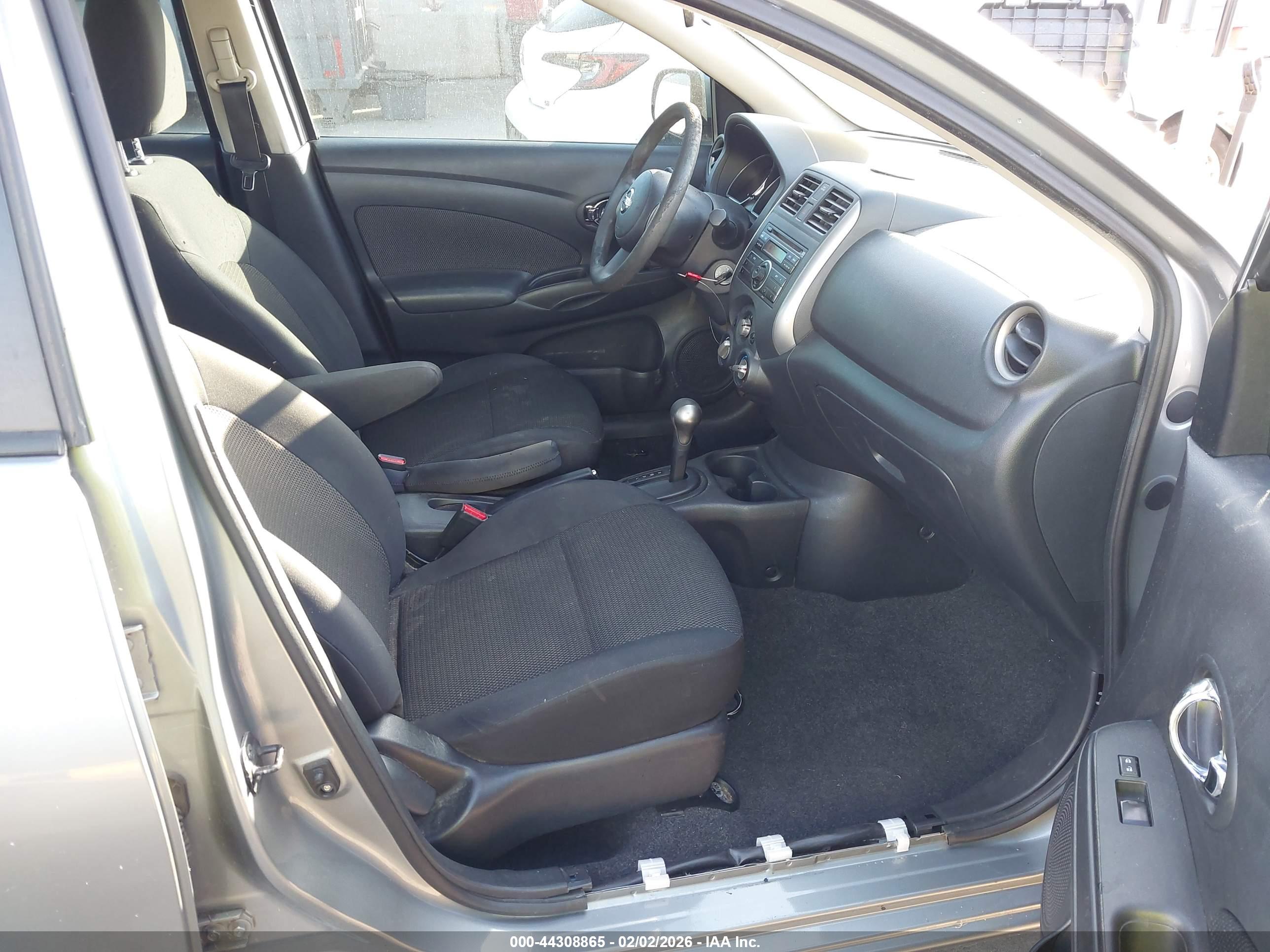 NISSAN VERSA image 5