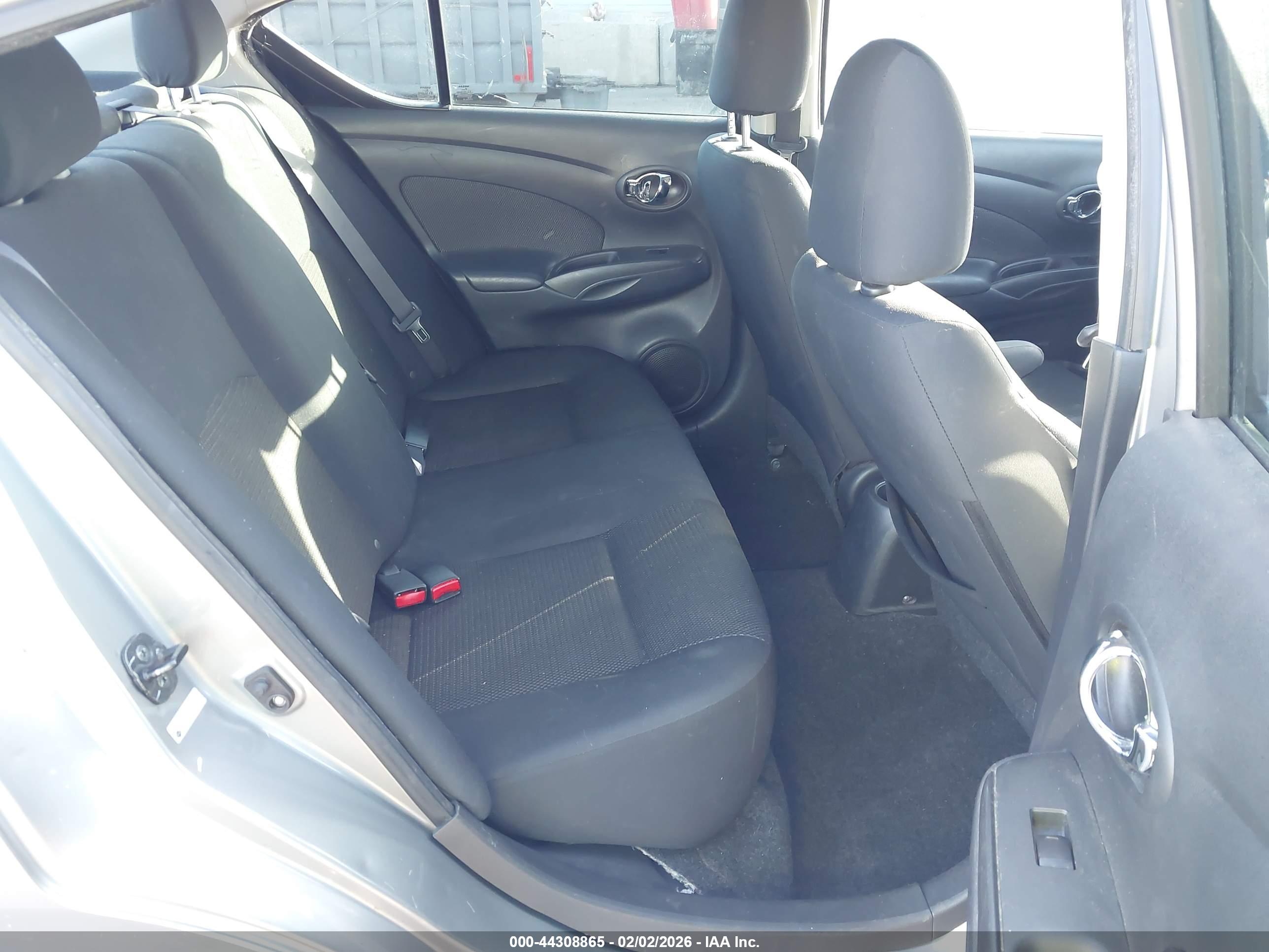 NISSAN VERSA image 8