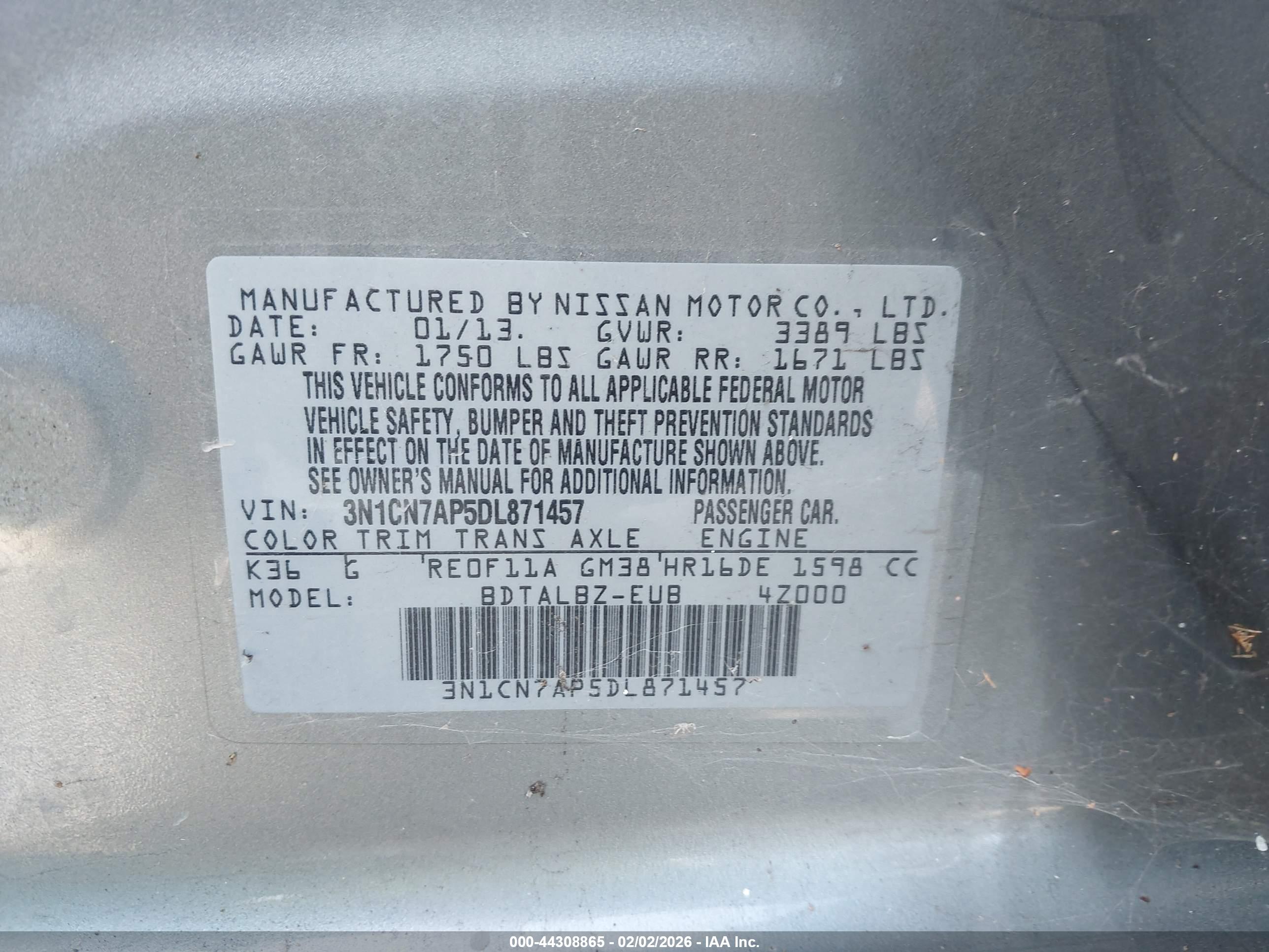 NISSAN VERSA image 9