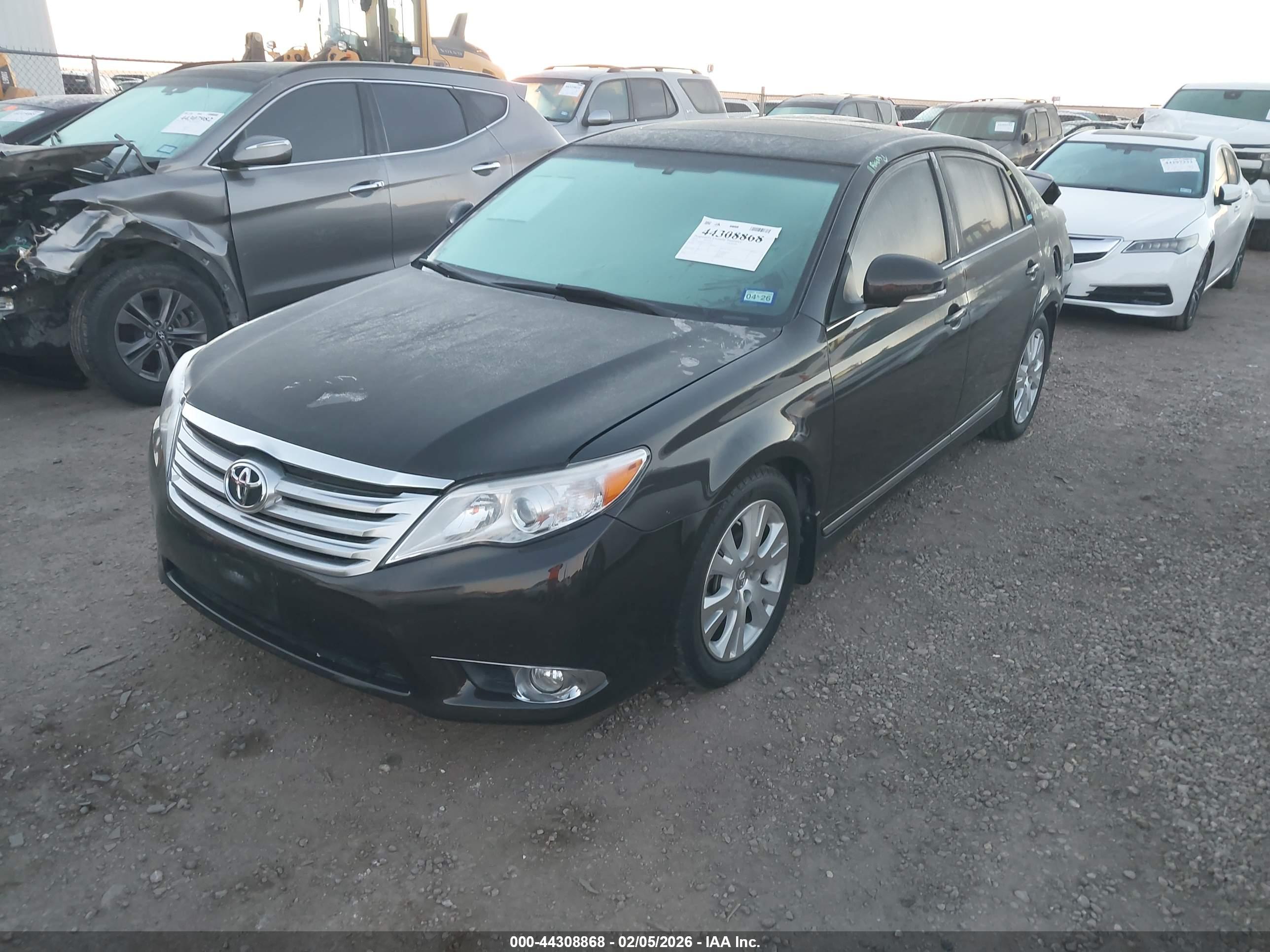 TOYOTA AVALON image 2